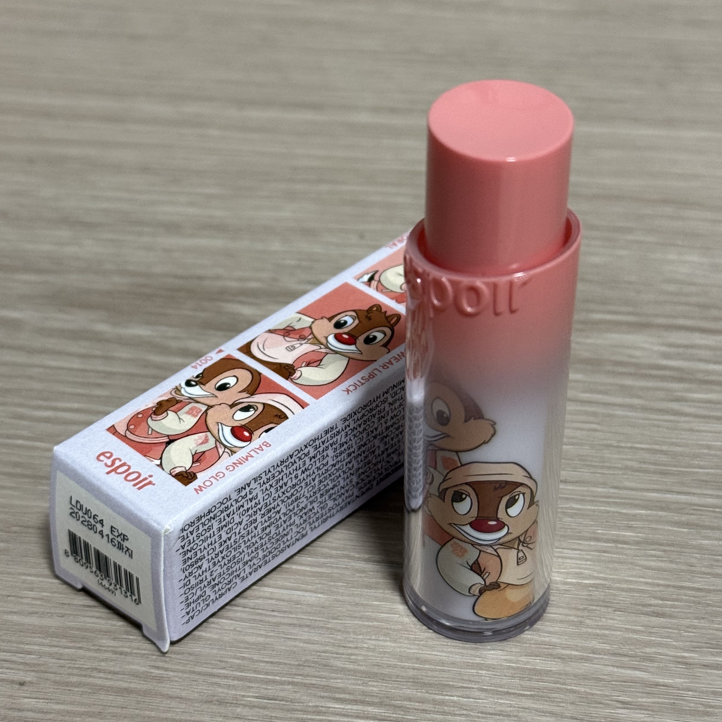 ノーウェアリップスティック バーミンググロー 14 スウェーコーラル(ディズニーエディション)/espoir/口紅を使ったクチコミ（2枚目）