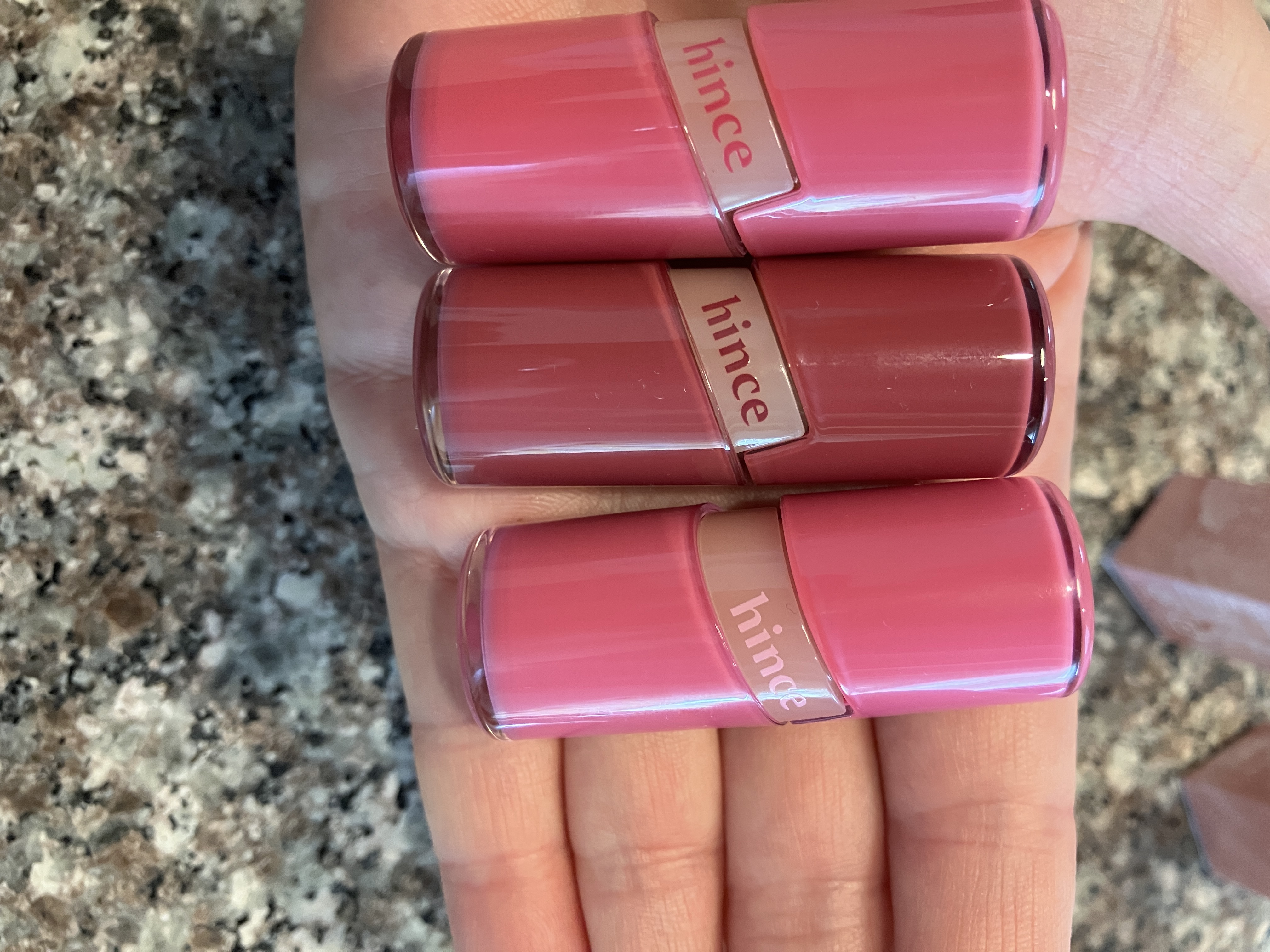 ロウグロウジェルティント R005 ハイビスカス（ミニ）/hince/リップティントを使ったクチコミ（3枚目）