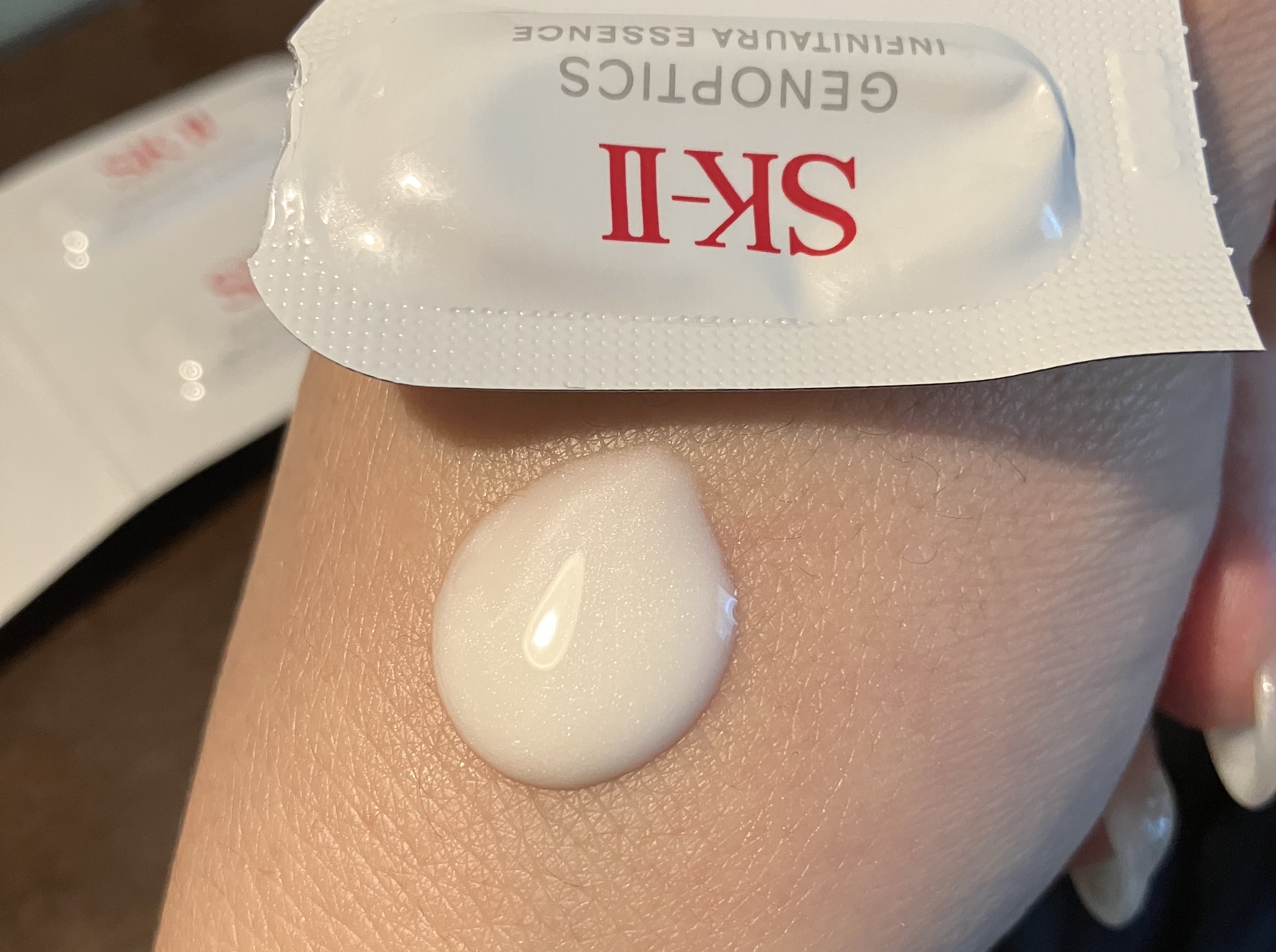 SK-II ジェノプティクス インフィニットオーラ エッセンス〈医薬部外品〉 /SK-II/美容液を使ったクチコミ（2枚目）