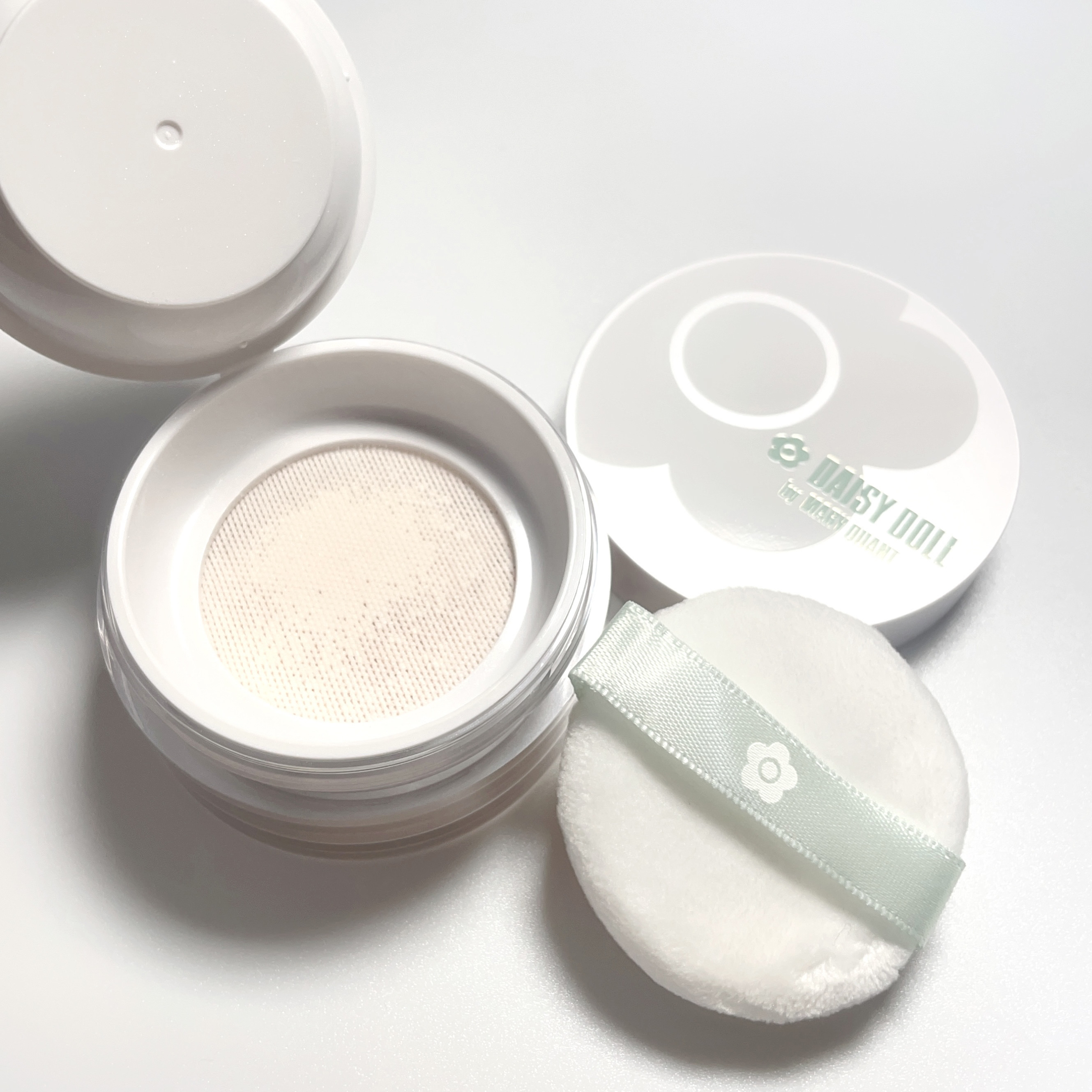 デイジードール シルキー フィックス パウダー/DAISY DOLL by MARY QUANT/ルースパウダーを使ったクチコミ（1枚目）