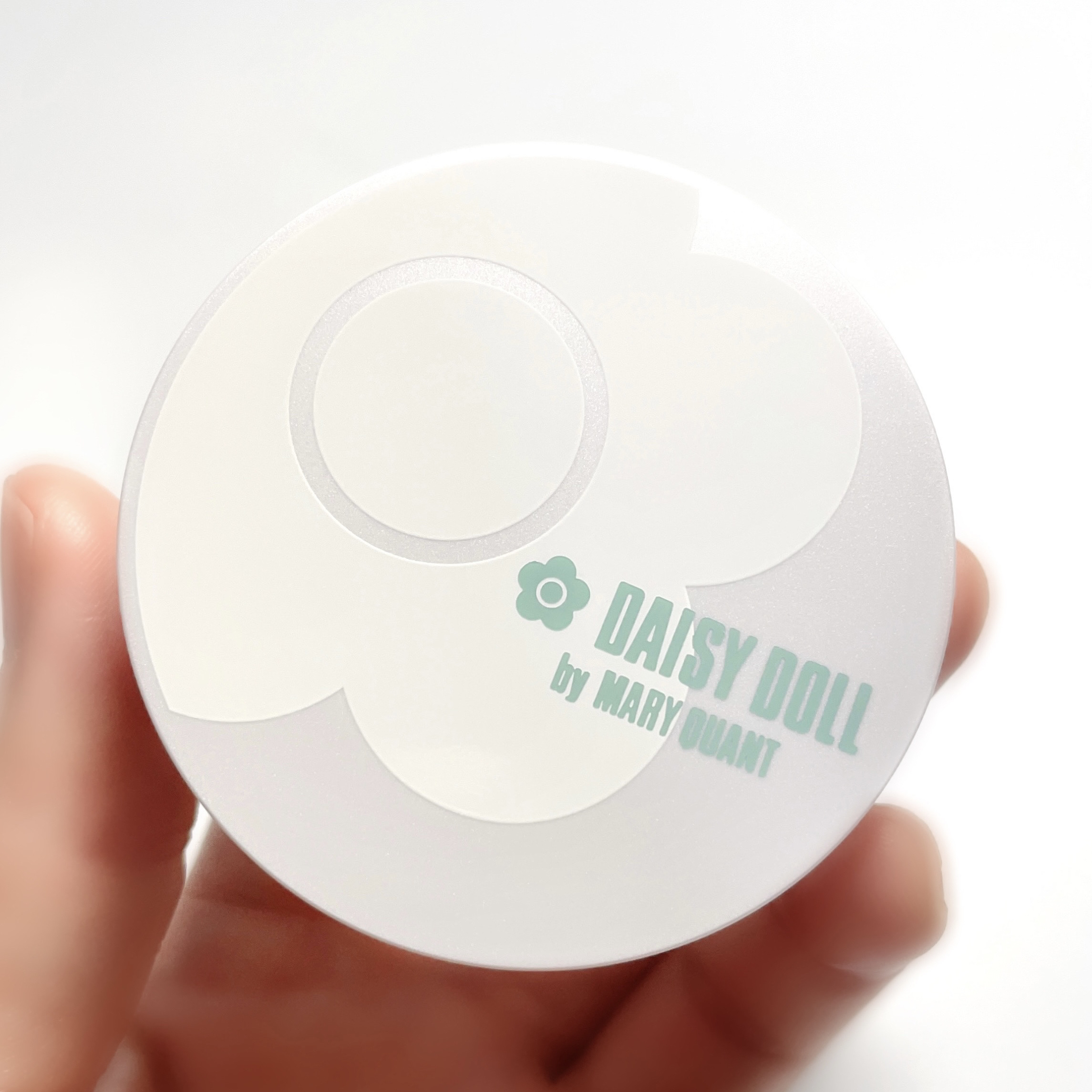 デイジードール シルキー フィックス パウダー/DAISY DOLL by MARY QUANT/ルースパウダーを使ったクチコミ（2枚目）