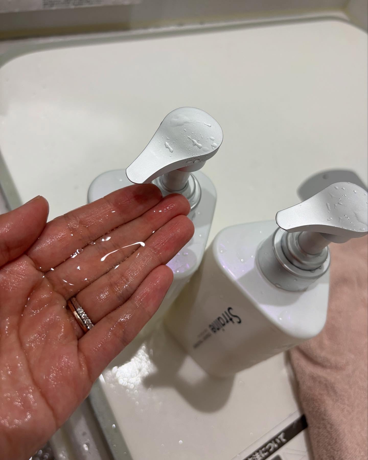 ストレートシャンプー/ストレートトリートメント ホワイトブロッサムの香り/Straine/市販シャンプーを使ったクチコミ（3枚目）