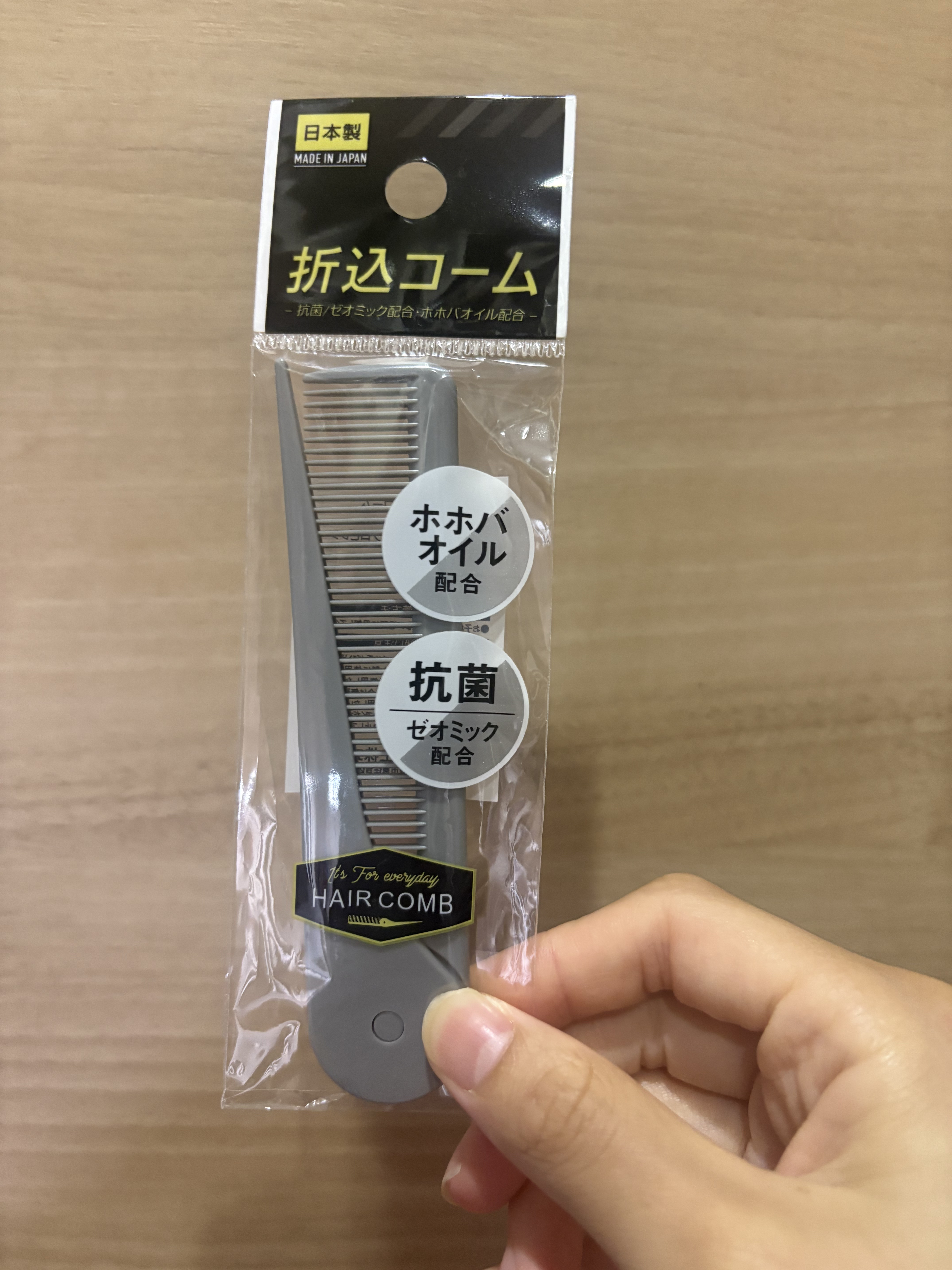 DAISOで購入したコームです！！
コームはシンプルが1番💓

#DAISO #ヘアコーム 