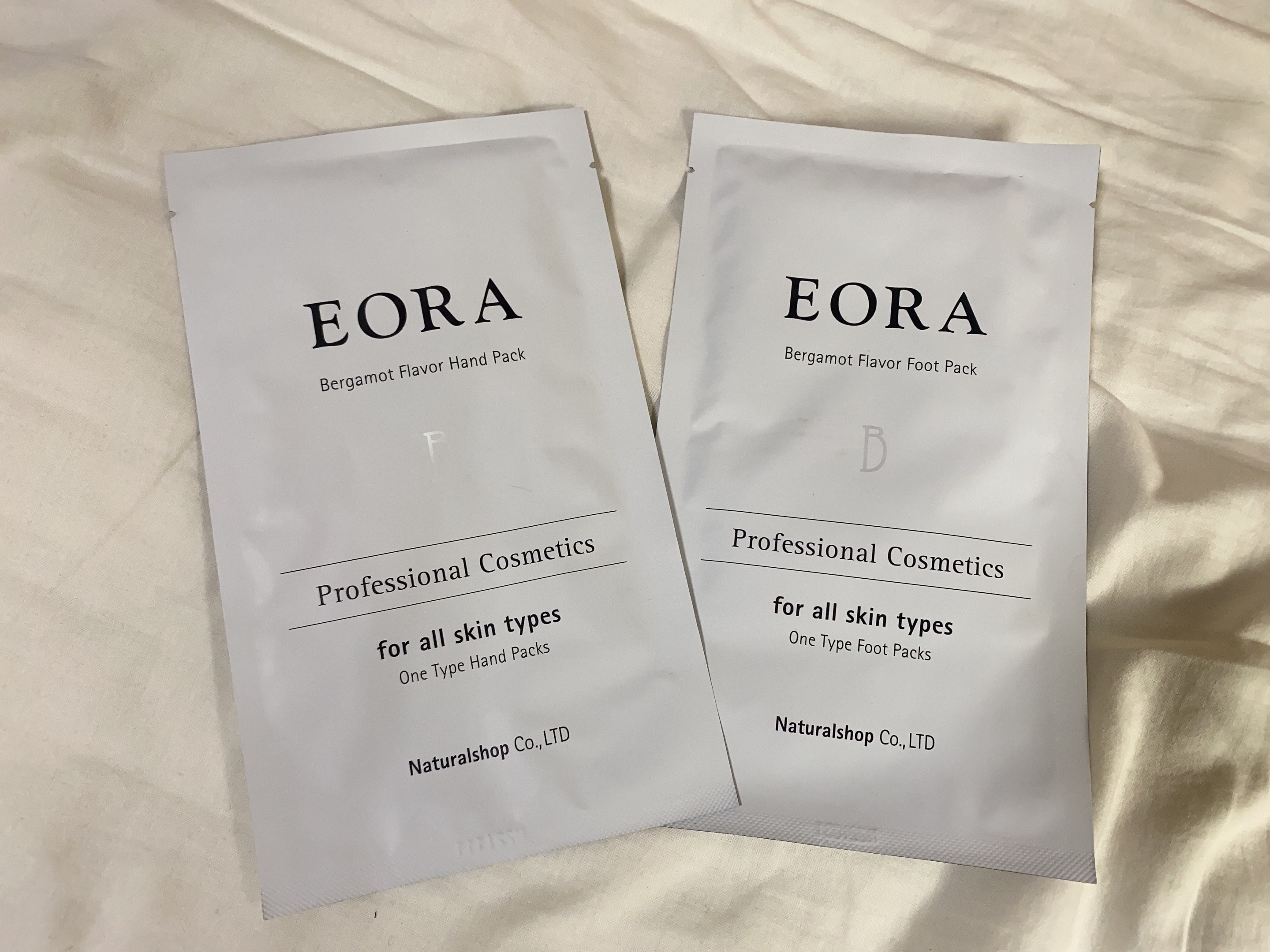 🦶🏻EOUR   ハンドパック、フットパック👋🏻

初めて使いました！

❤️GOOD❤️
・ベタつかない程度の保湿感で使いやすい
・しっかり液が浸透するような構造

💔BAD💔
・足はもうちょっと保湿されてもいいかも
・足や手