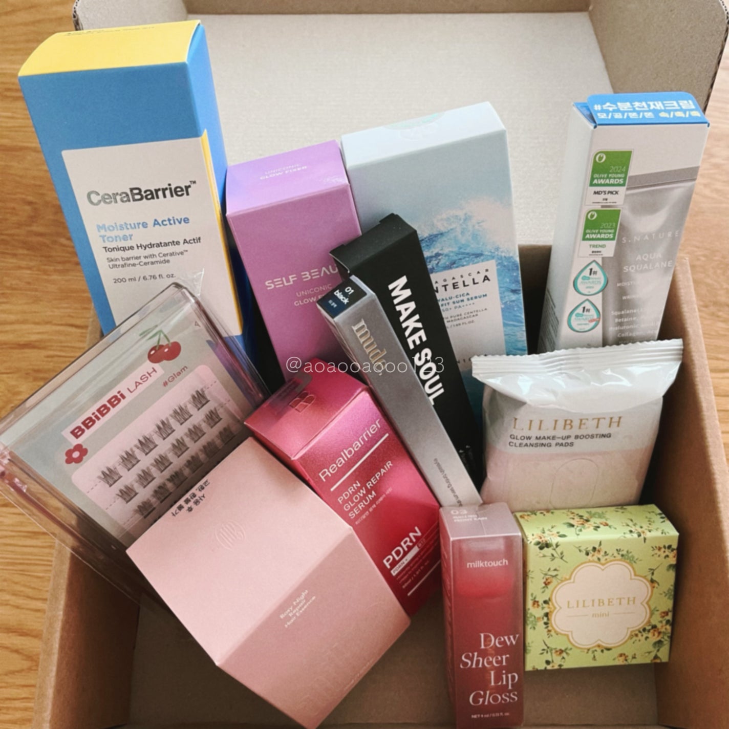 あお*フォロバ on LIPS 「#PRhakitの韓国コスメ福袋がお得すぎる🥳💕箱を持ったとき..」(2枚目)