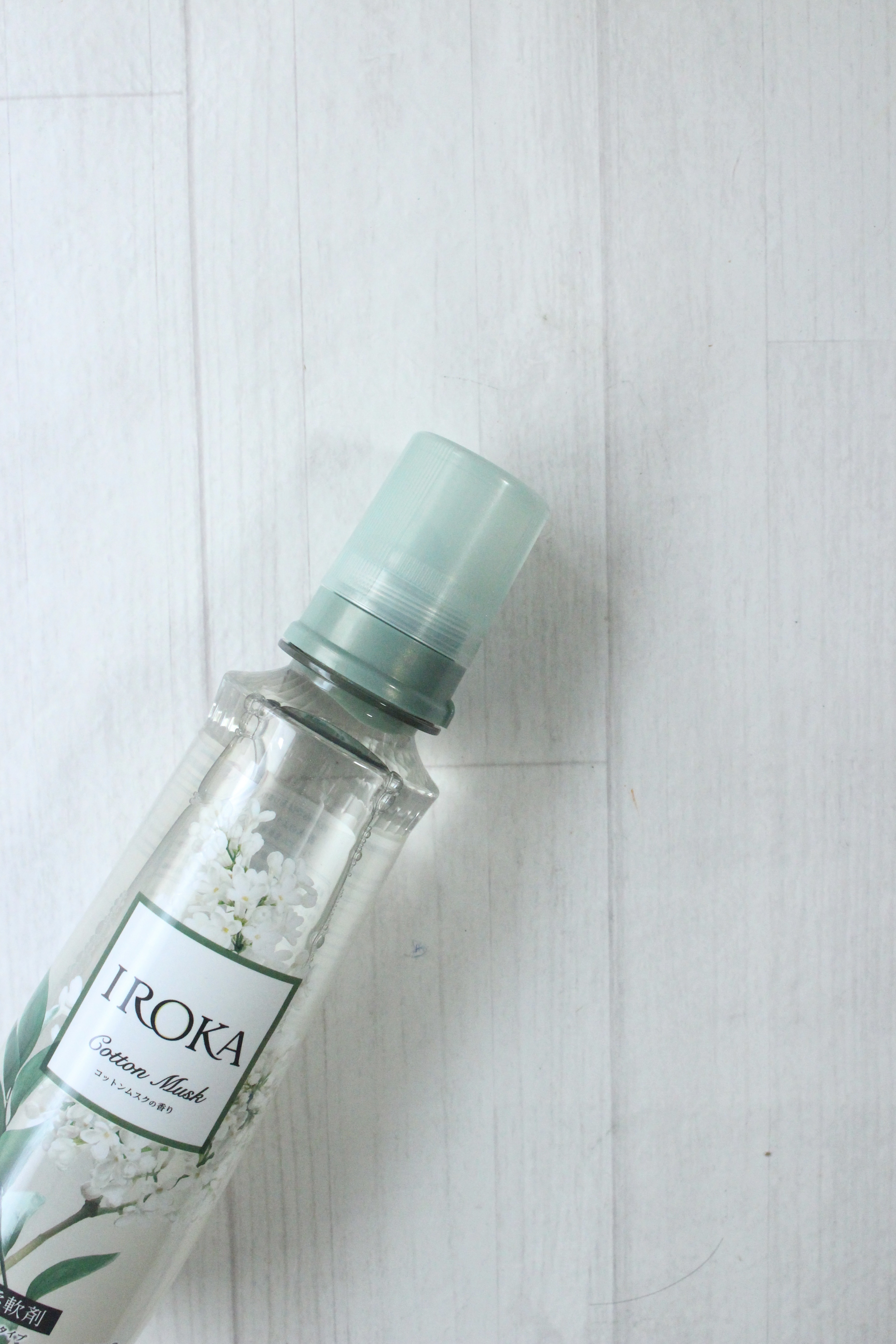 .
IROKA
『IROKA 柔軟剤 コットンムスクの香り』を
モニターさせていただきました🙇🏻‍♀️🤍

パッケージからオシャレで置いてるだけでも可愛いボトル💗

香水のように香りが洗濯物から優しく香るので旦那さんにも

好評でし