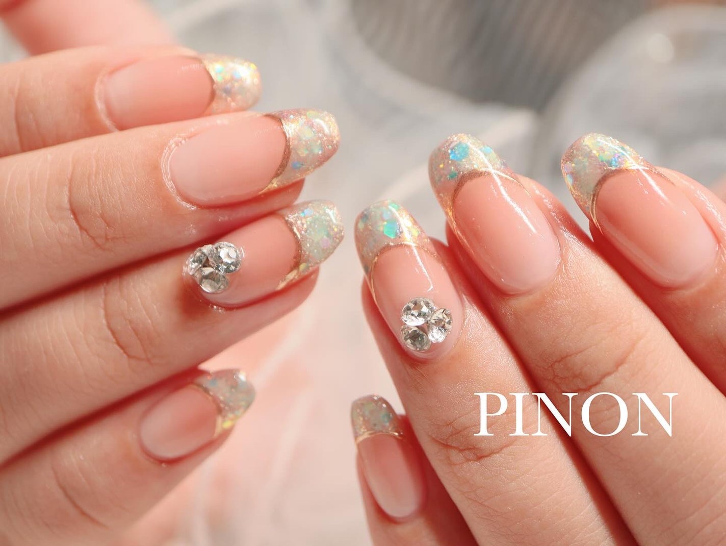 shino on LIPS 「持ち込みデザイン☺︎キラキラフレンチ+bijou暑い季節でも指..」(1枚目)