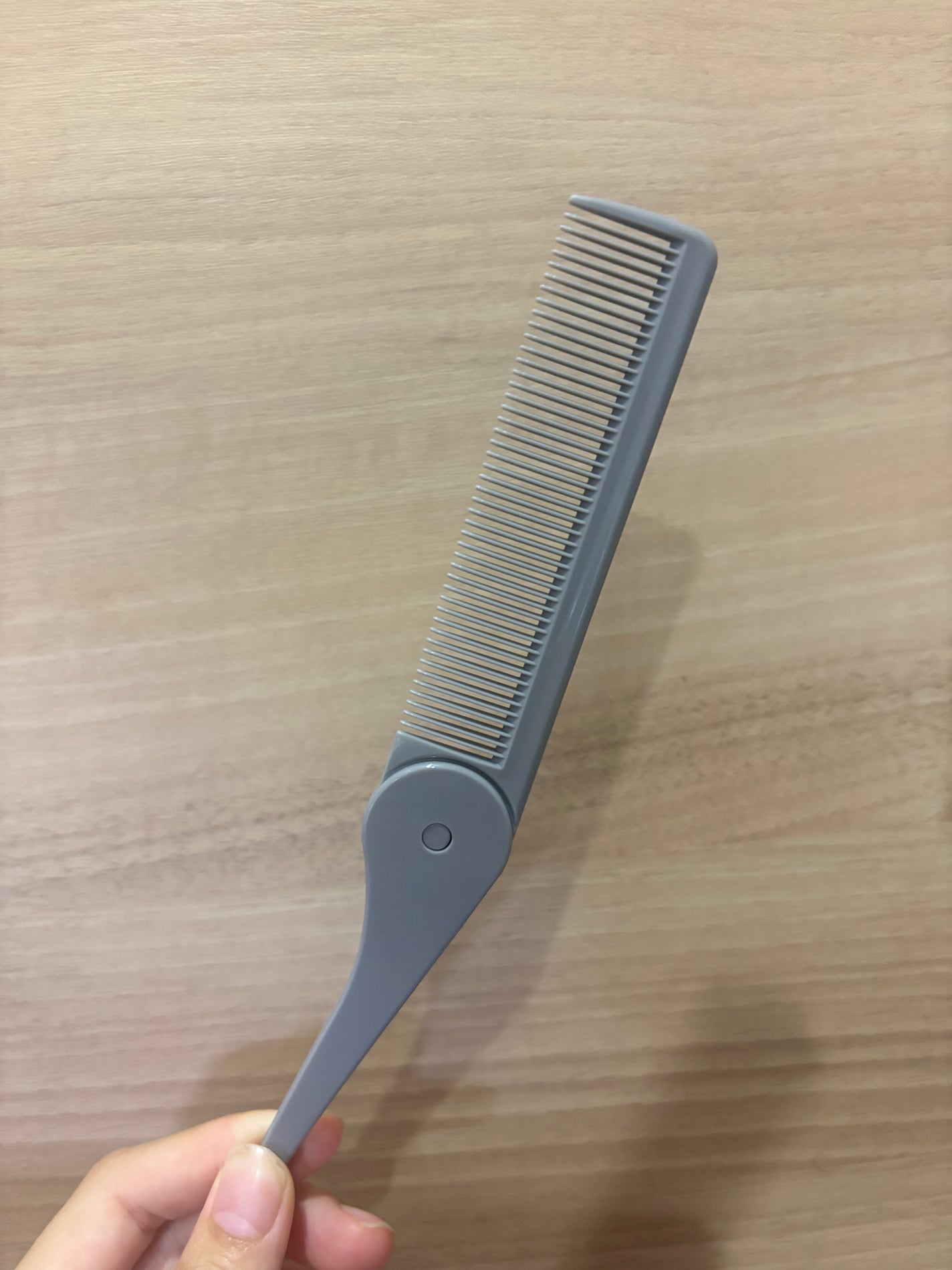 まかろん🎀🔙100% on LIPS 「DAISOで購入したコームです!!コームはシンプルが1番💓#D..」(3枚目)