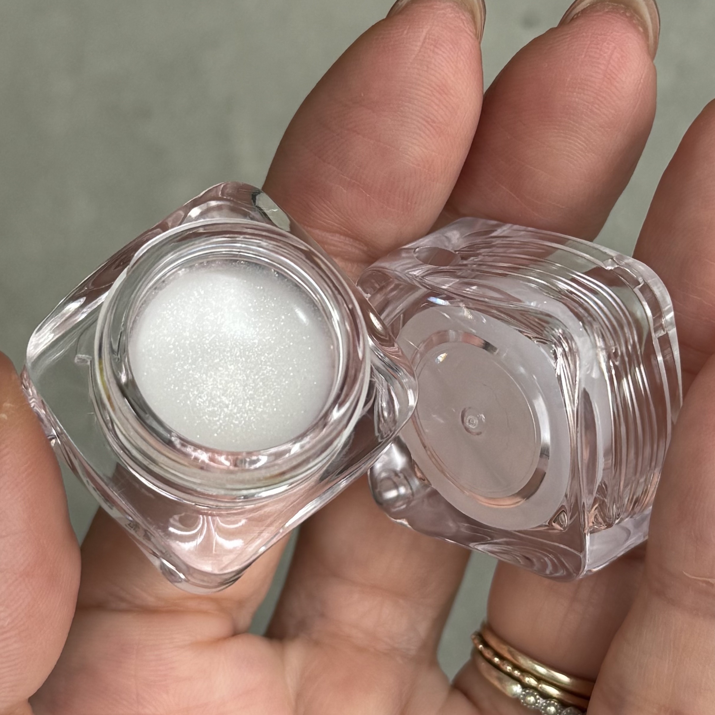 コッパン メルティングアイスバーム/kkotppang/リップグロスを使ったクチコミ（3枚目）