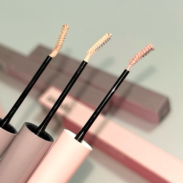 インスパイアスキニーブロウカラ/mude./眉マスカラを使ったクチコミ（2枚目）