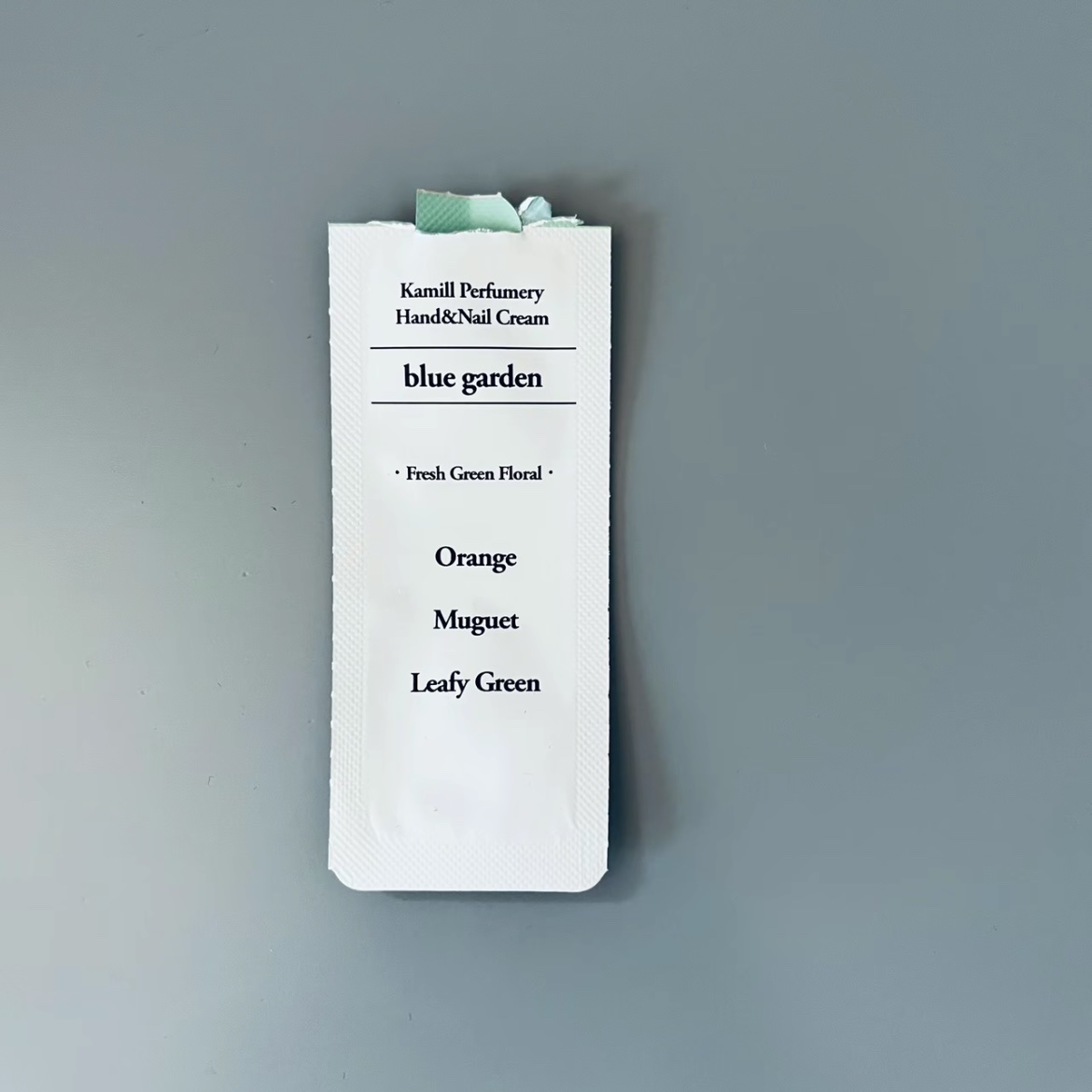 パフューマリー ハンド＆ネイルクリーム ブルーガーデン 50ml/カミール/ハンドクリームを使ったクチコミ（3枚目）