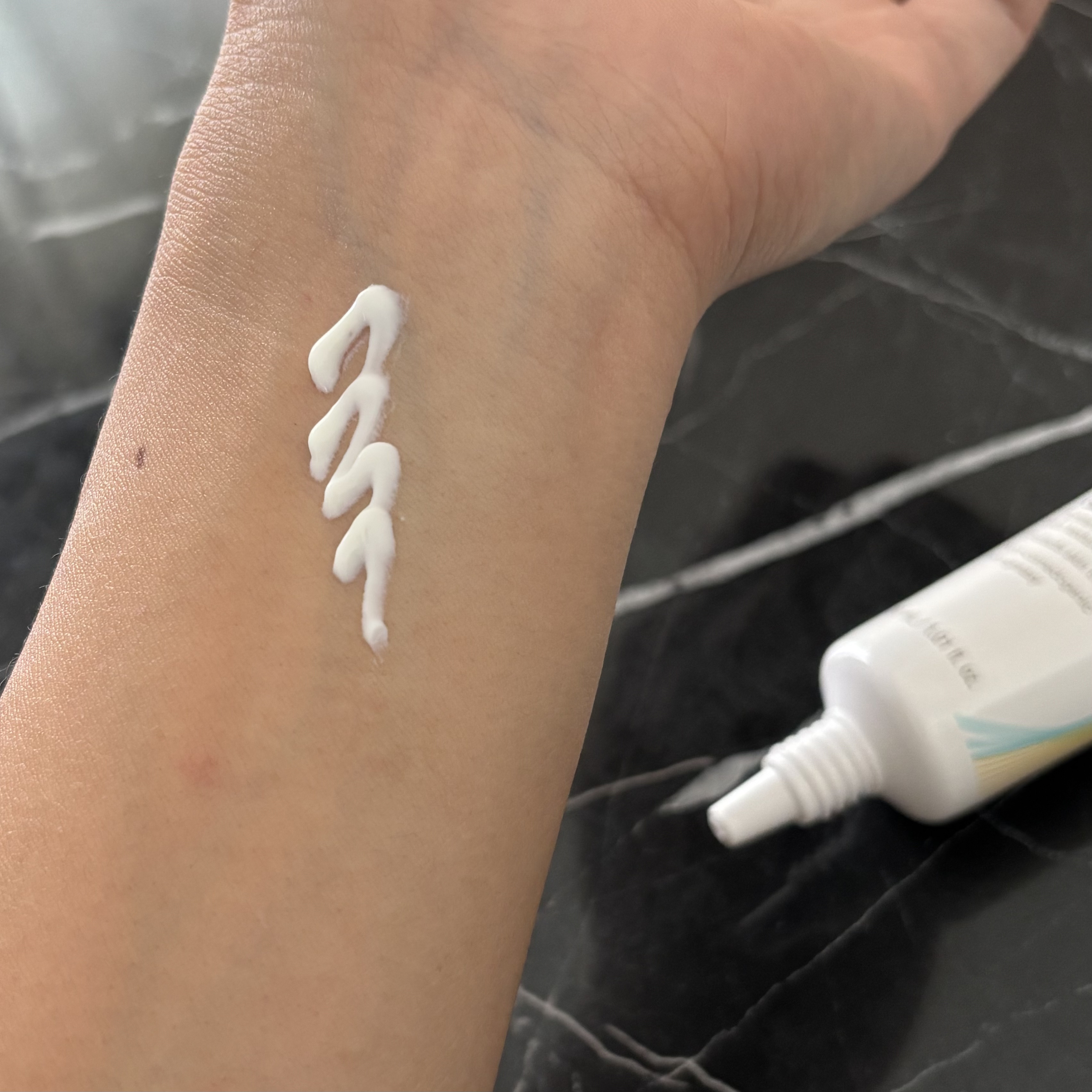 アドバンスドリペア　シカ　バランス　Ｐソリューション　サンスクリーン/PHYSIOGEL/日焼け止めクリームを使ったクチコミ（3枚目）