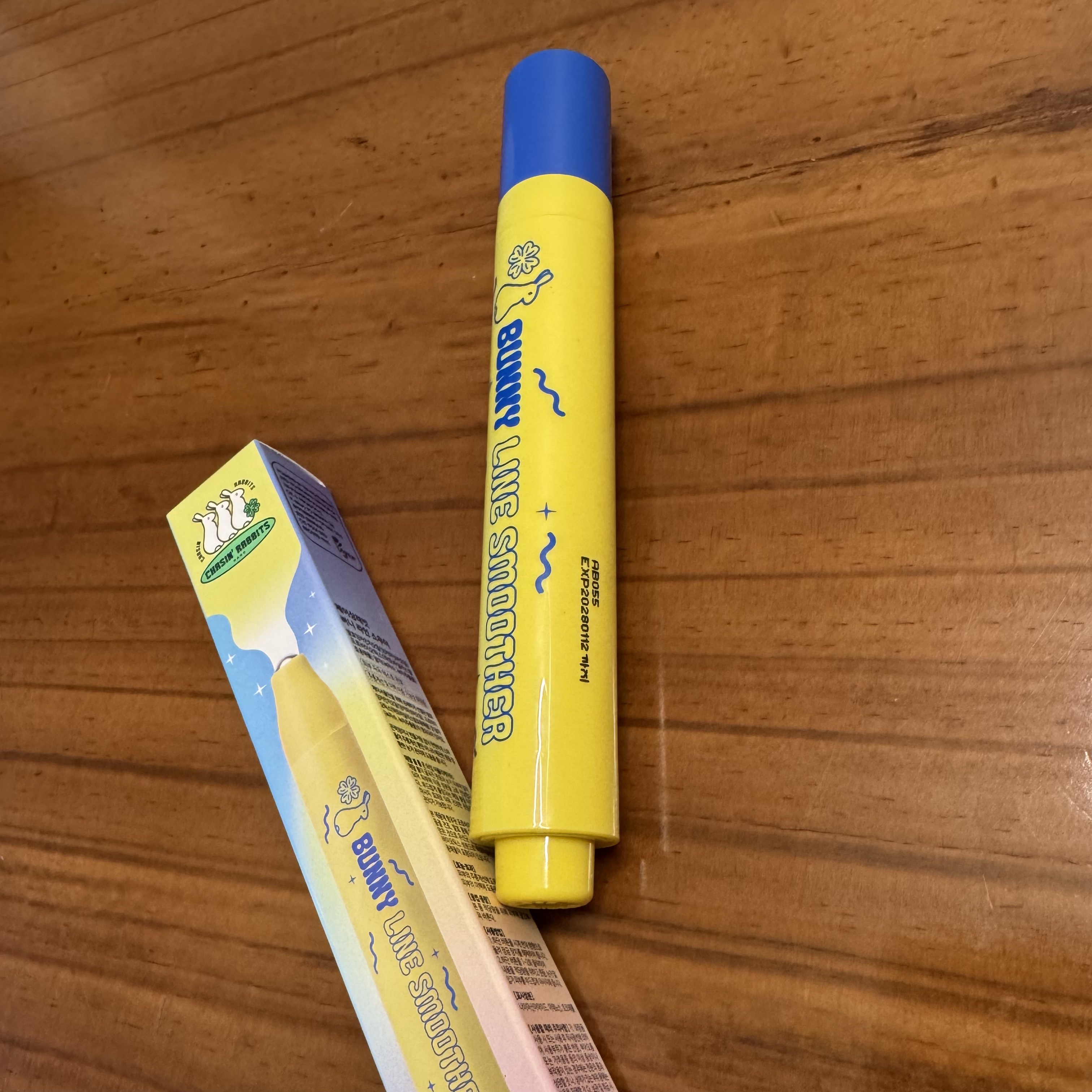 🌼CHASIN’PABBITS バニーライン スムーザー🌼
疲れ顔にさよなら！ぴたっと密着、なめらかケア💫

こちらは、目元・ほうれい線など気になる小ジワやむくみにアプローチしてくれるスティック型のマッサージ美容液です🐰✨
ポーチに