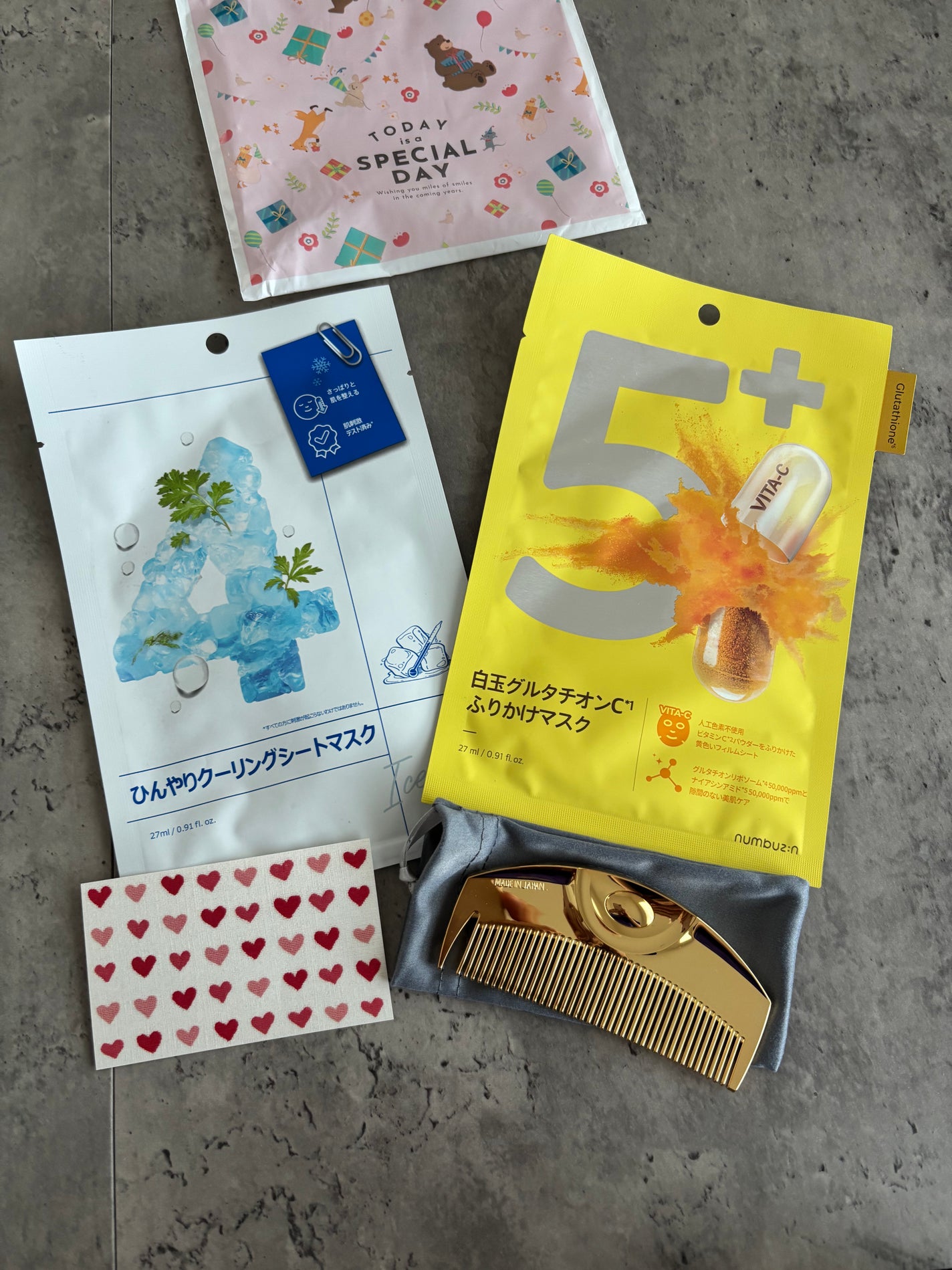 (R)K24GPツキ ゴールド/LOVECHROME/ヘアコームを使ったクチコミ(1枚目)