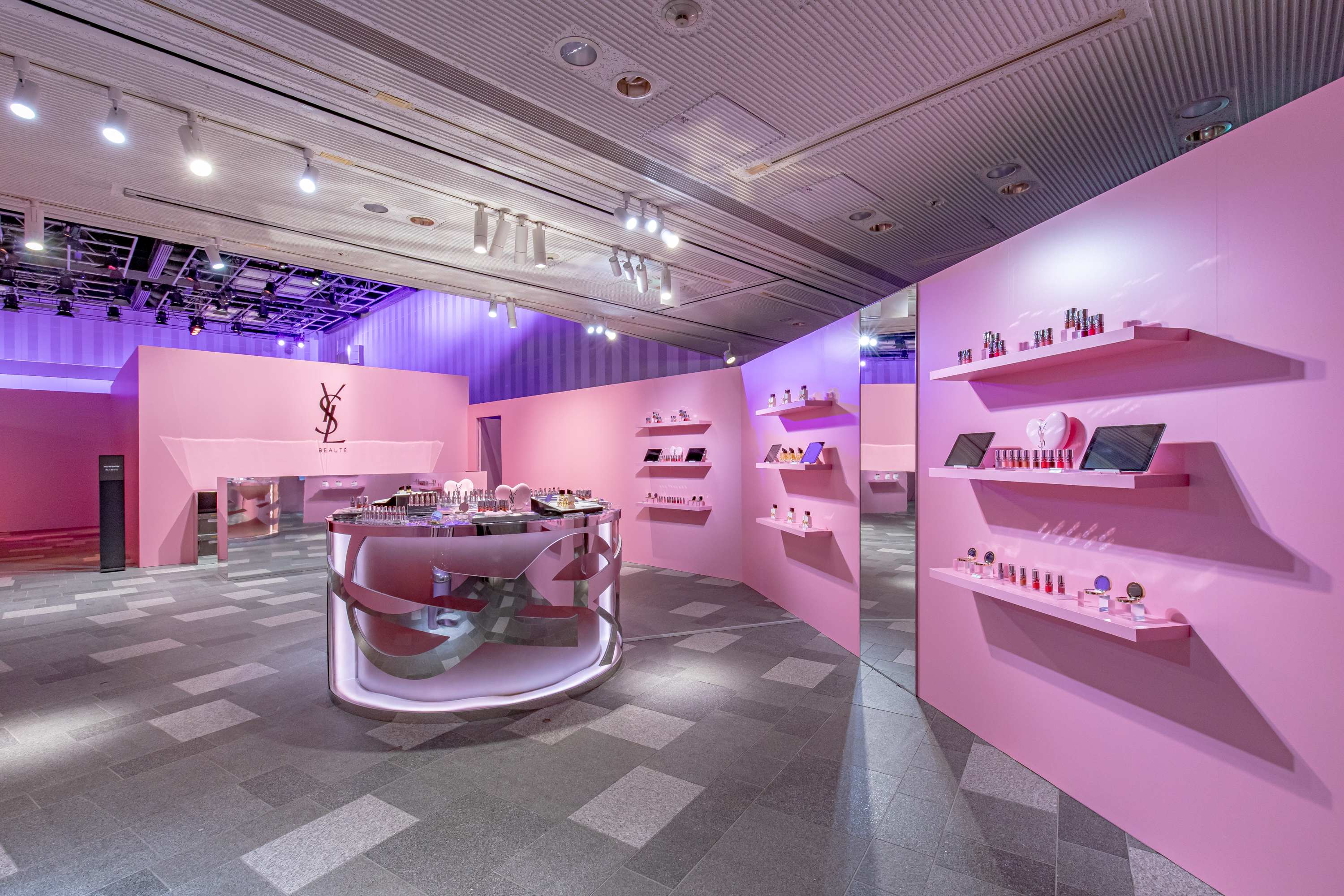 【本日より開催】

━━━━━━━━━━━━
YSL BEAUTY LOVE GAME TOKYO UNDERGROUND
━━━━━━━━━━━━

アイコンリップ「YSL ラブシャイン グロスプランパー」の誕生をセレブレートする、期間限