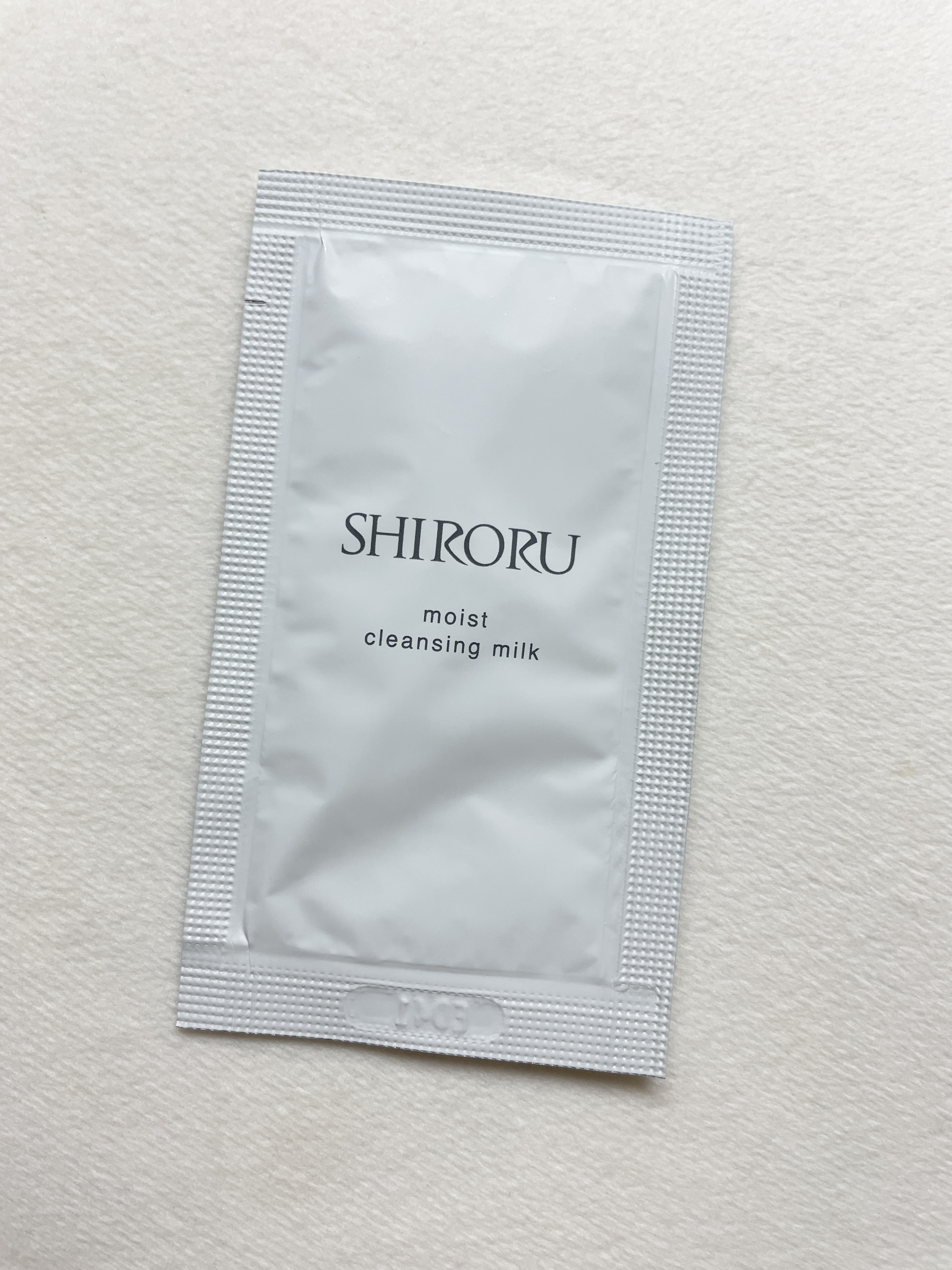 SHIRORU　モイストクレンジングミルク

ロフトの店舗でサンプルをもらいました。

このブランド自体知らなかったです。

洗い上がりがつっぱらなくて良かったです。
乾燥肌の方には良いと思います。

個人的には、現品の値段が高いと感じたの