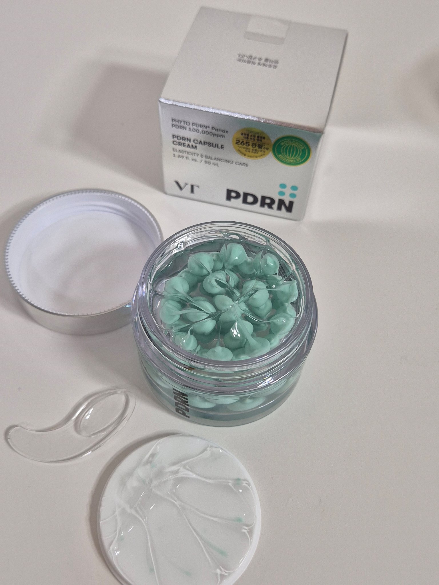 VT PDRNカプセルクリーム 100🫧

VTの新作PDRNシリーズをお試しさせていただきました🩵
PDRN成分が配合されたカプセルと、ペプチドやヒアルロン酸が配合されたジェルをミックスして使う新感覚クリーム！

これ塗るだけで翌朝に