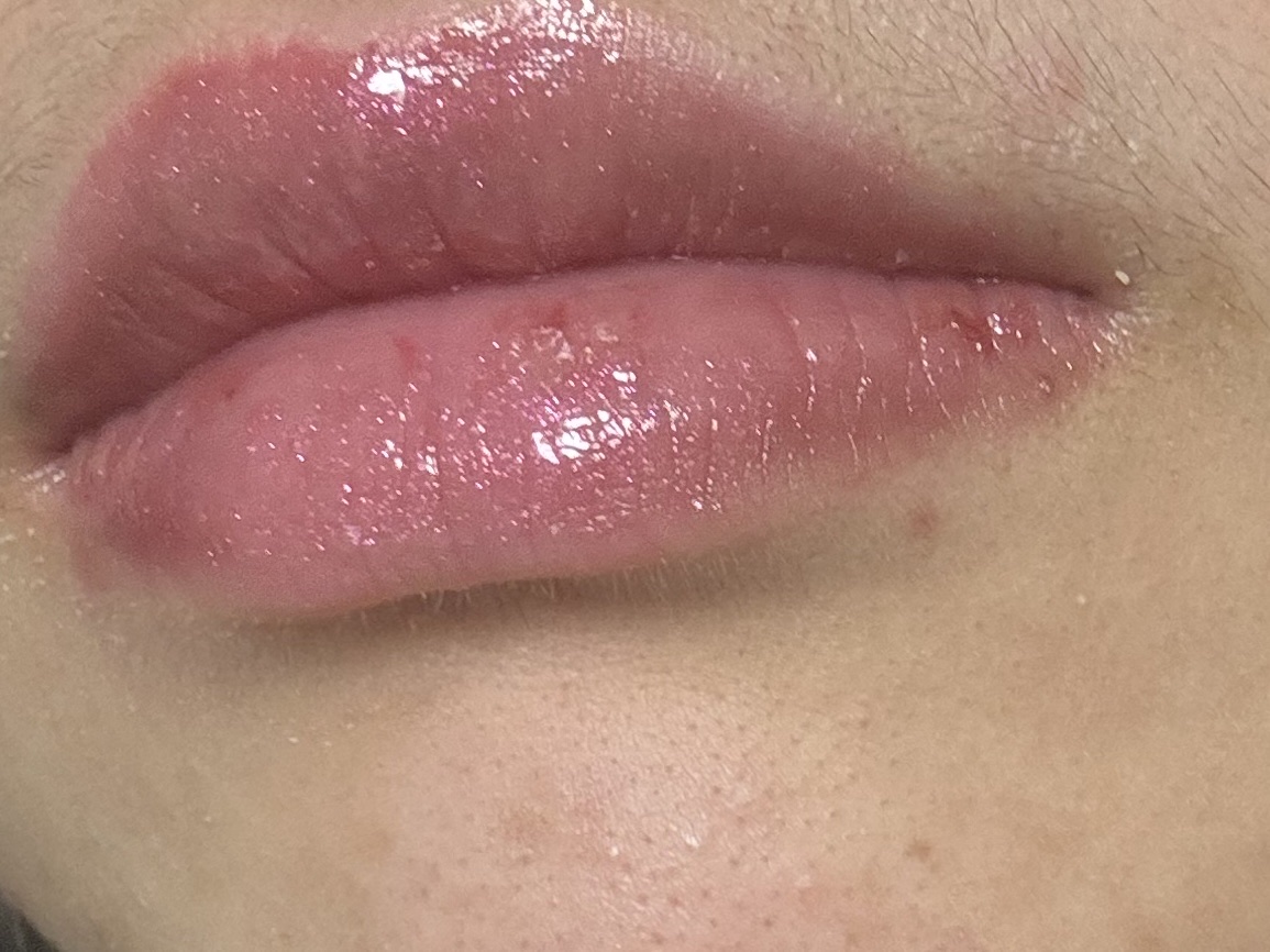 デューステインシアーオーロラグロス/Milk Touch/リップグロスを使ったクチコミ（2枚目）