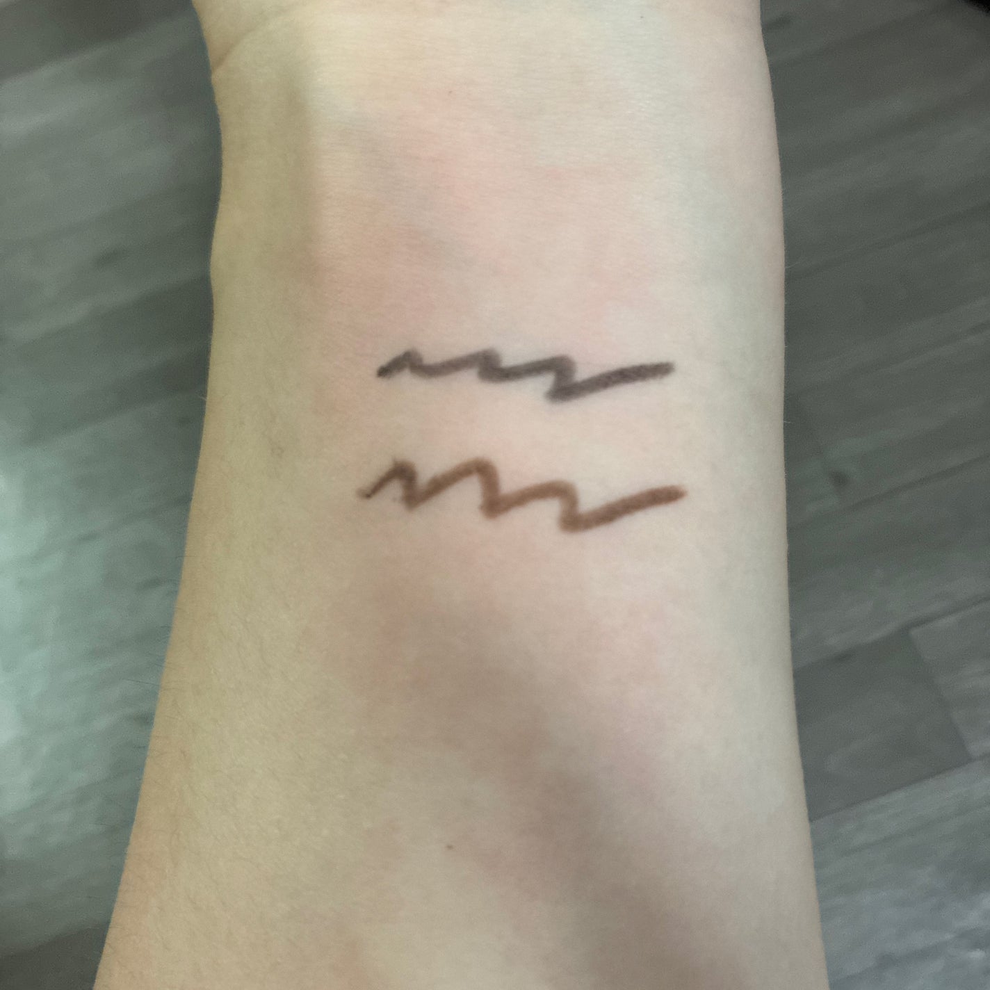 「密着アイライナー」極細クリームペンシル/デジャヴュ/ペンシルアイライナーを使ったクチコミ(1枚目)