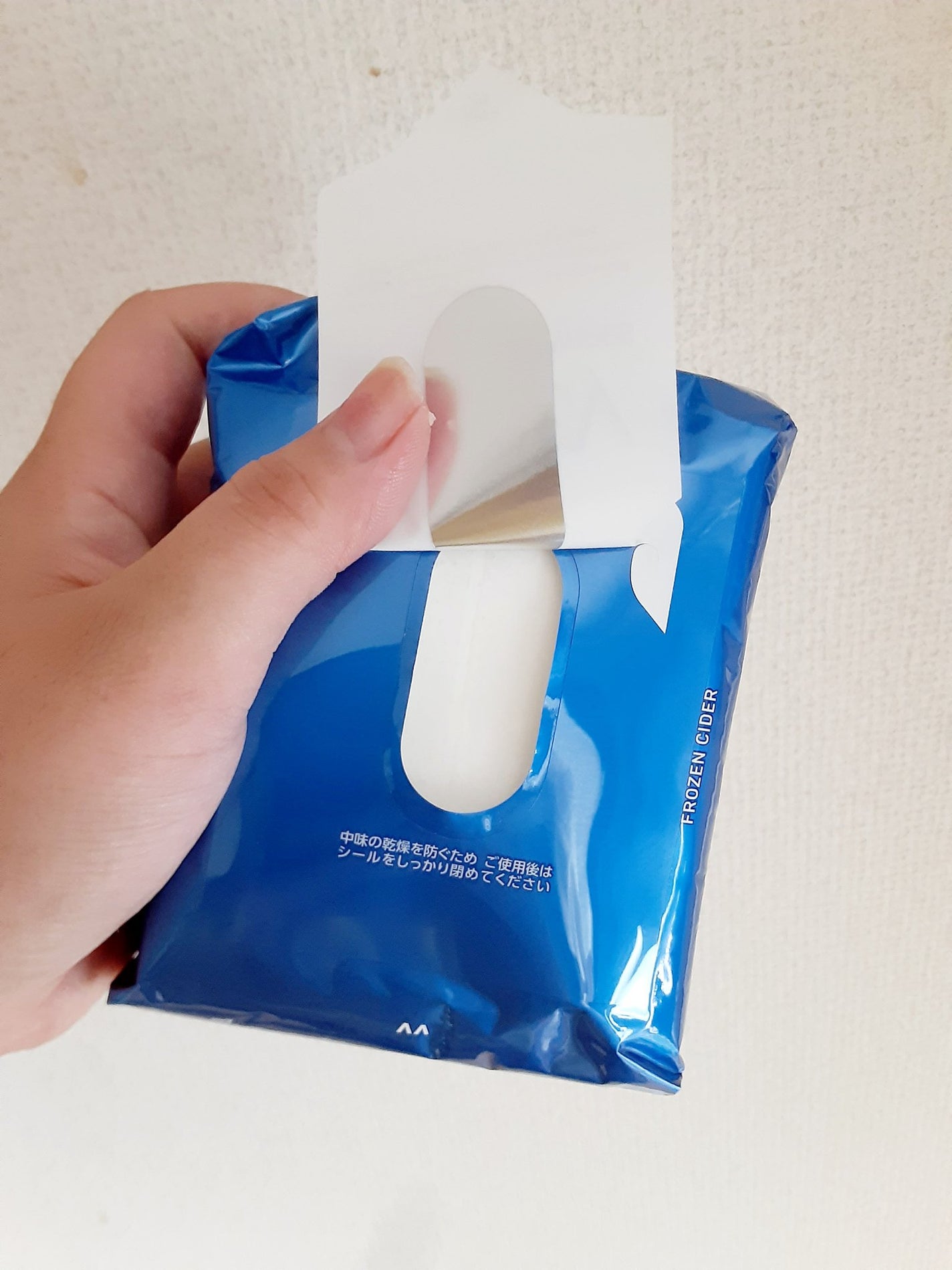 アイスデオドラント ボディペーパー フローズンサイダー/ギャツビー/ボディシートを使ったクチコミ(2枚目)