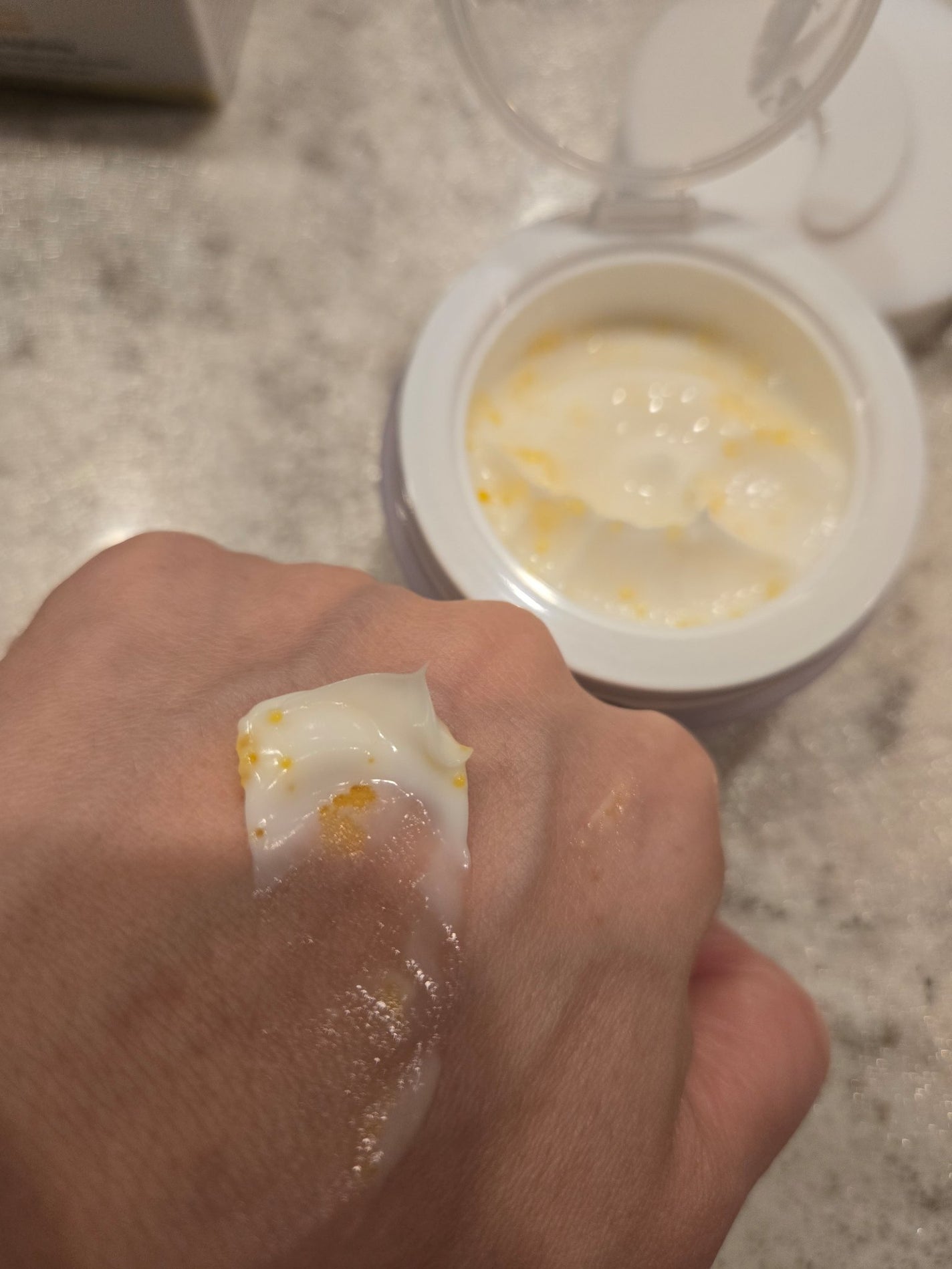 ビタトーニングカプセルクリーム/ダルバ/フェイスクリームを使ったクチコミ(3枚目)