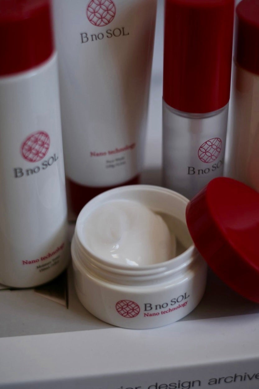 はち on LIPS 「大人肌に、いま必要なのは再起動スキンケア。毎日頑張る私たちに必..」(2枚目)