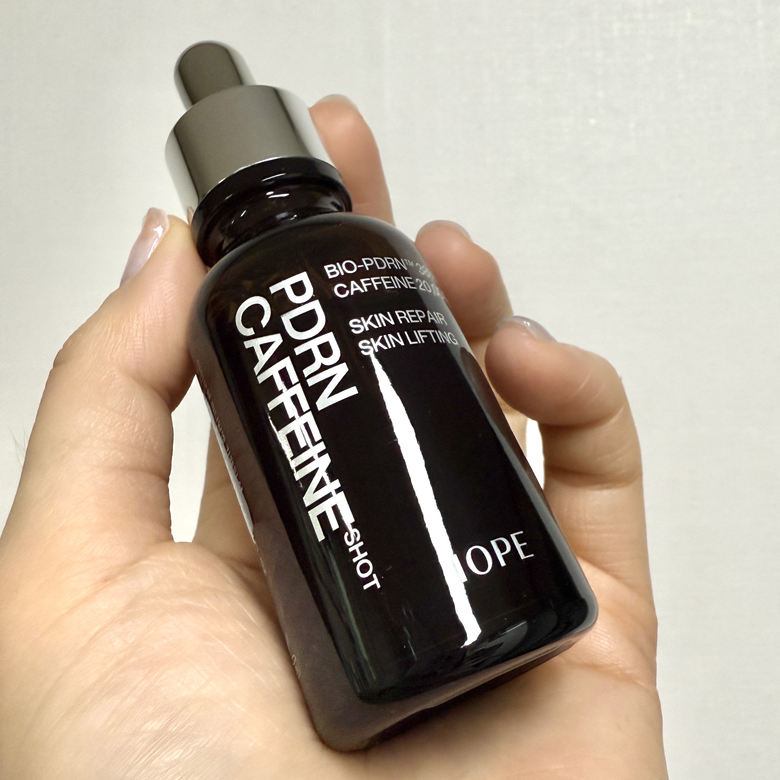 🧴すでに3本目リピート中！本気で惚れ込んでいるリフティングケアアイテム✨

リピート3本目に突入したほど愛用しているこのクリーム、
とにかくフェイスラインや口元のたるみが気になる方に全力でおすすめしたいアイテムです🙌

💡リフティング