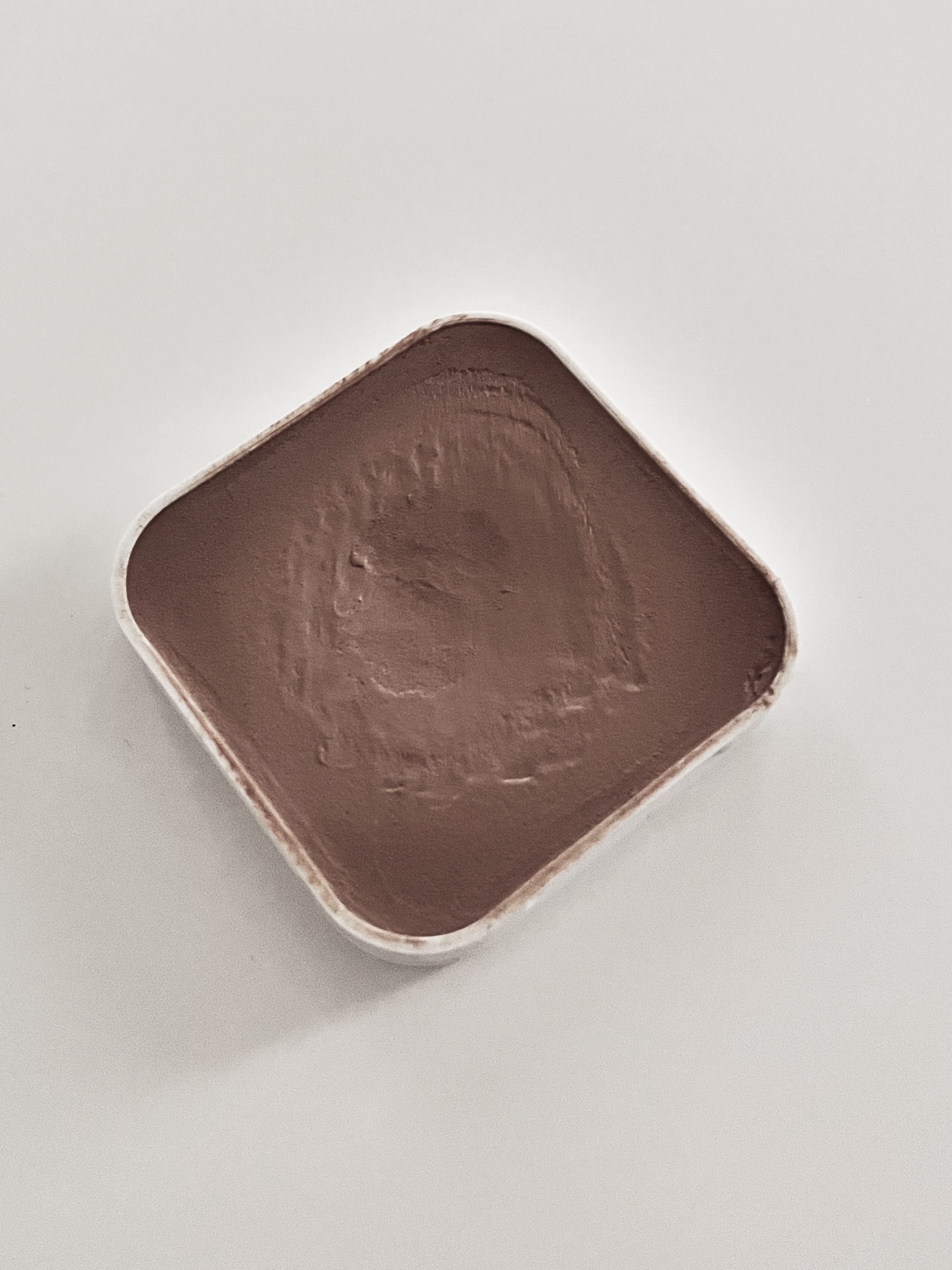 断捨離記録

購入は一昨年かな？
しっかりメイクしたい時
しっかりシミ隠しする為に購入したけど
結局シミは透ける…
シミが透けるなら塗る意味さえ無いと
全く使わず…

#マーシュ・フィールド
#カバー力 
#マーシュフィールド SC クリー