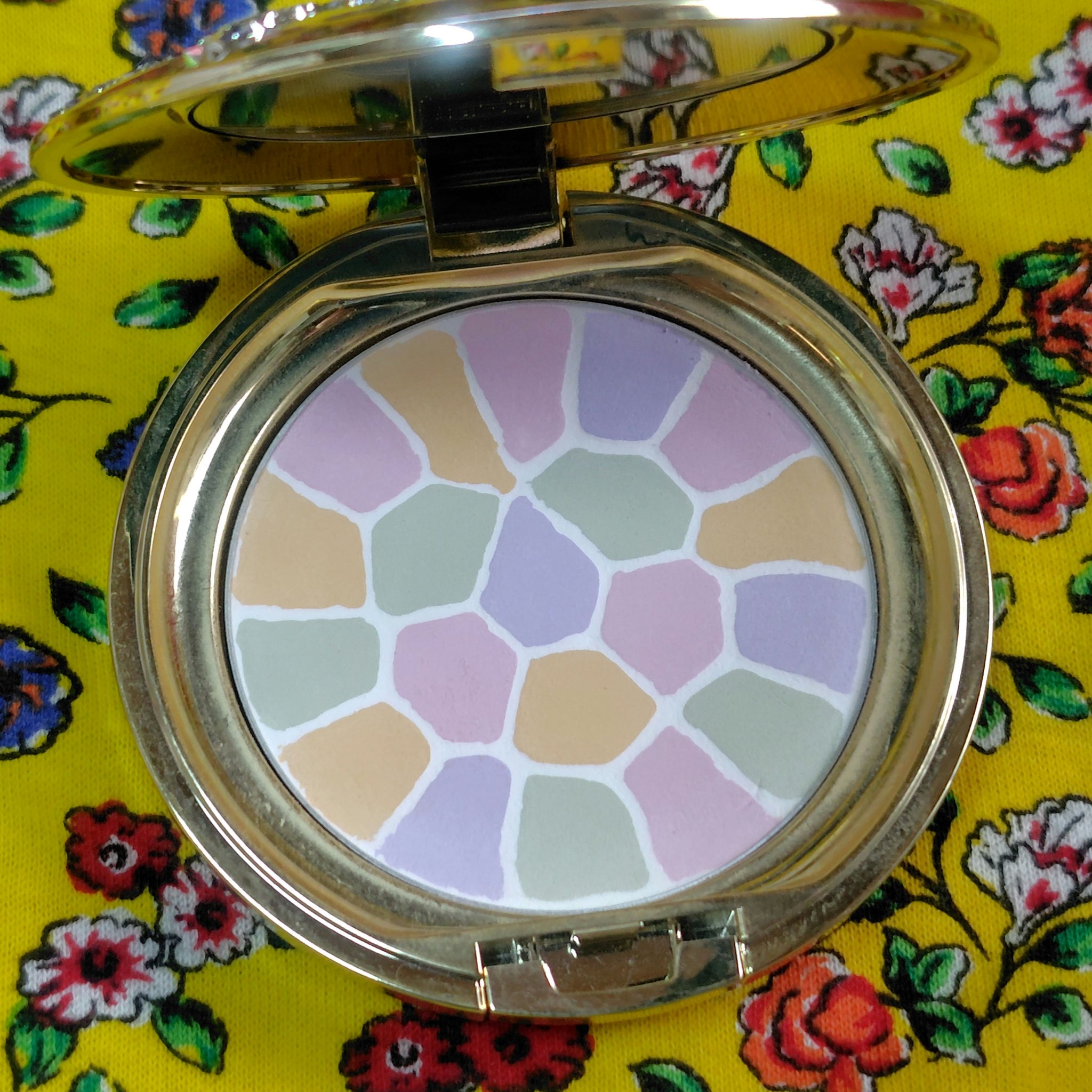 ラ プードル オートニュアンス/Elégance/プレストパウダーを使ったクチコミ（1枚目）