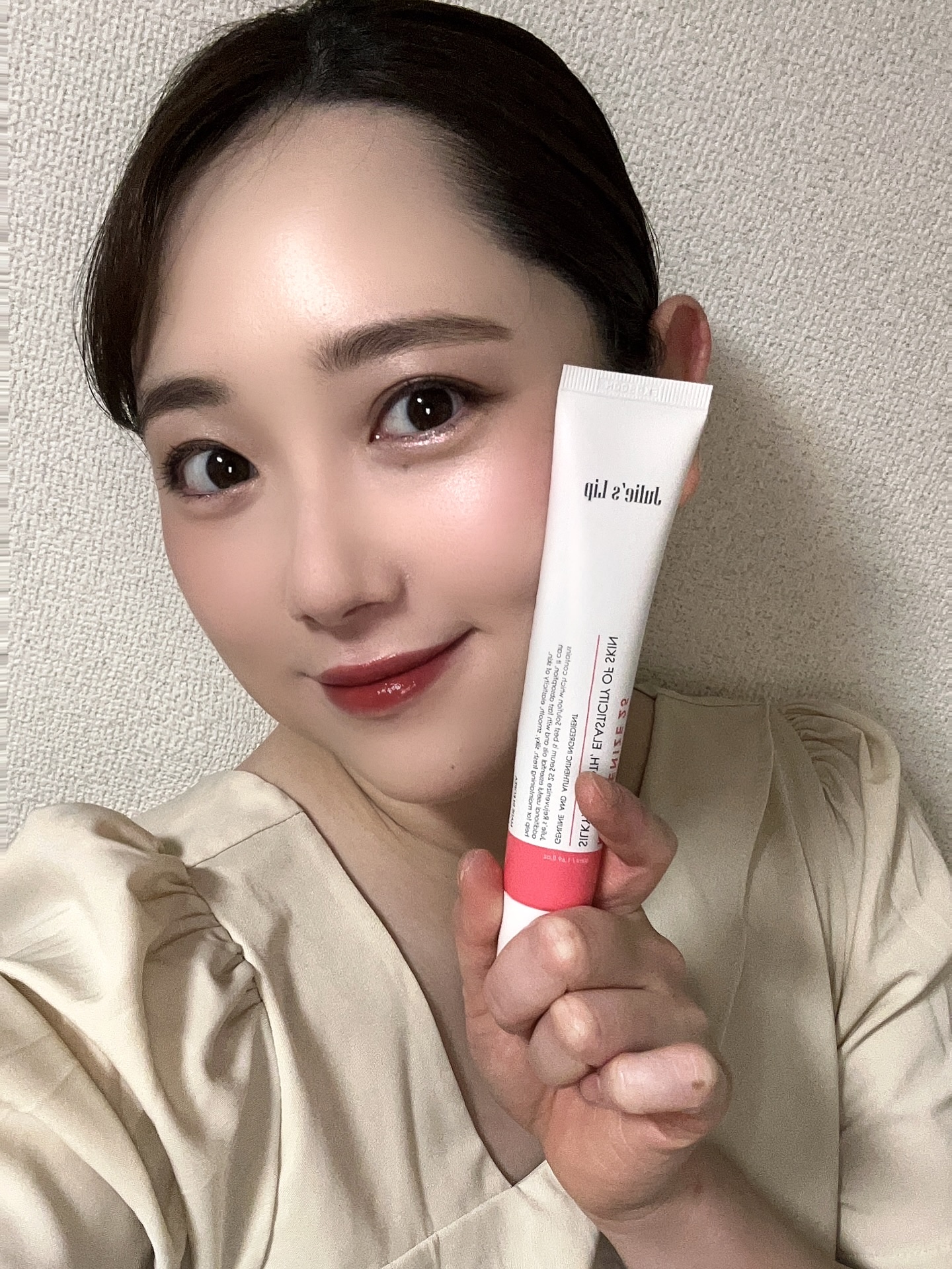 最近使い始めた【リジュバナイズ25】💎
正直、ここまで肌に変化を感じたのは久しぶり！

夜のスキンケアに取り入れて1週間くらいで、朝起きたときの肌のもっちり感が全然違う🥺✨

とろっとした美容液なんだけど、ベタつかずに肌にスーッとなじん