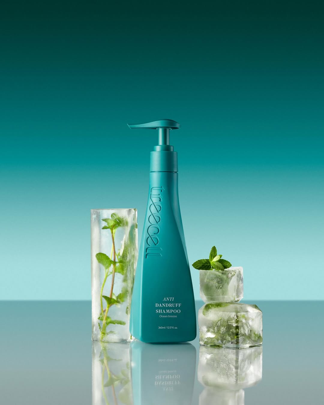 【夏にぴったり！頭皮のお悩みをケアするクールシャンプー🫧🍃】

下の頭皮のお悩みが当てはまりますか？💭
✅肩にパラパラとフケが落ちている
✅頭皮のかゆみが気になる
✅頭皮のベタつき・臭いが気になる
✅頭皮に乾燥による悩みがでる
✅泡立