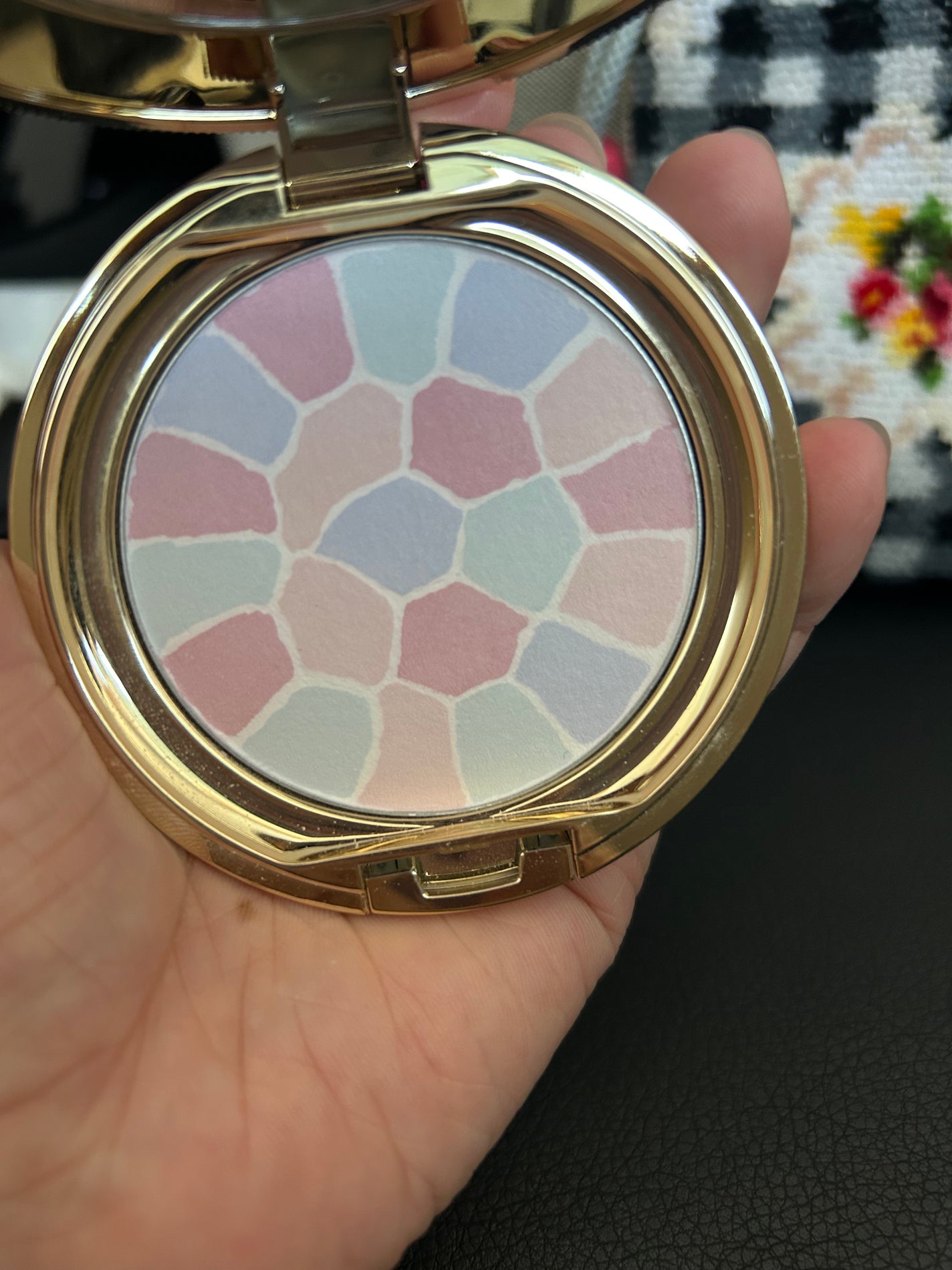 ラ プードル オートニュアンス/Elégance/プレストパウダーを使ったクチコミ(1枚目)