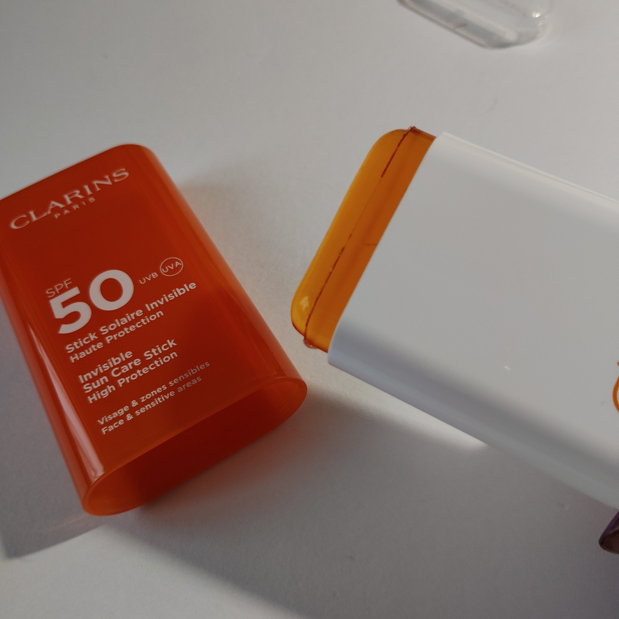 インビジブル サンケア スティック ハイ プロテクション/CLARINS/日焼け止め・UVケアを使ったクチコミ（2枚目）