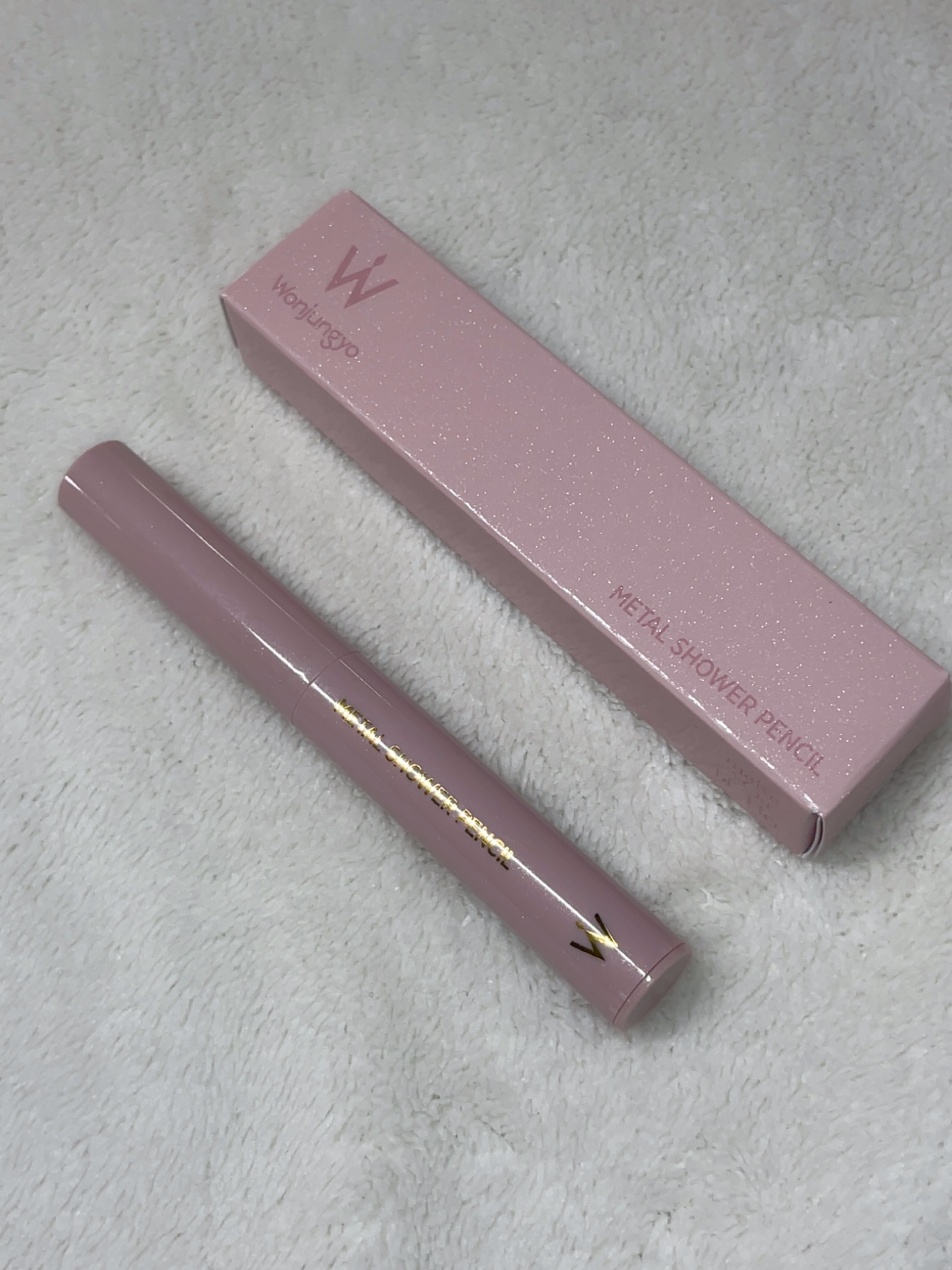 ウォンジョンヨ　メタルシャワーペンシル 03ブロンズベージュ/Wonjungyo/スティックアイシャドウを使ったクチコミ（1枚目）