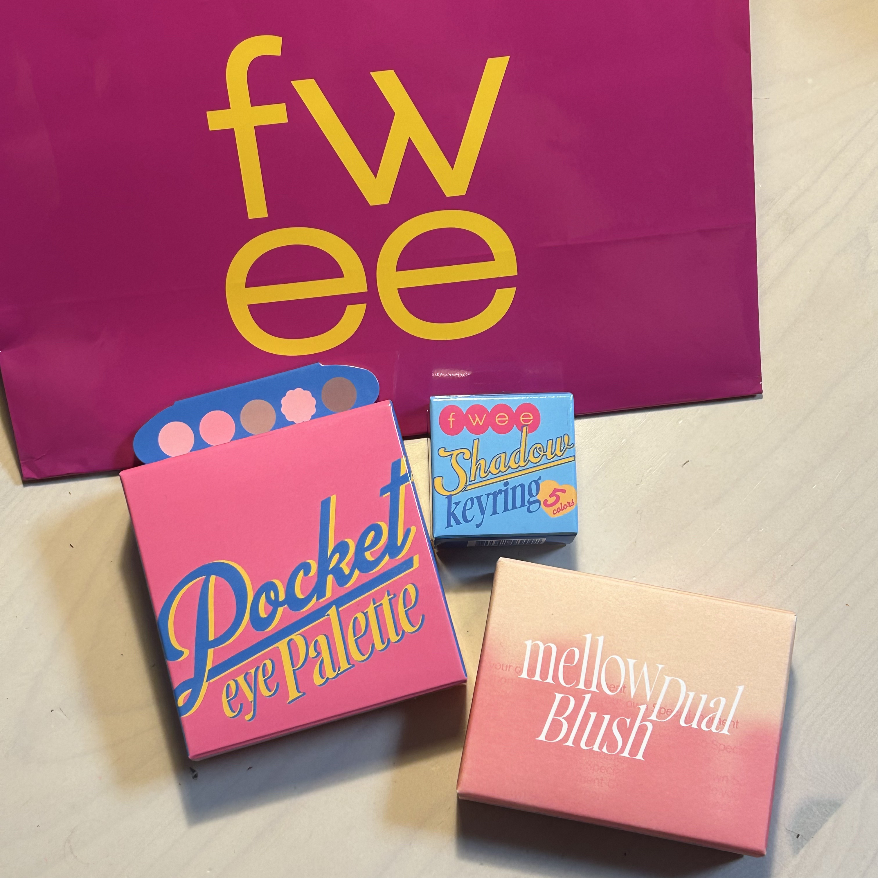 フィー ポケットアイパレット EP03 ストロベリーホイップ/fwee/アイシャドウパレットを使ったクチコミ（1枚目）