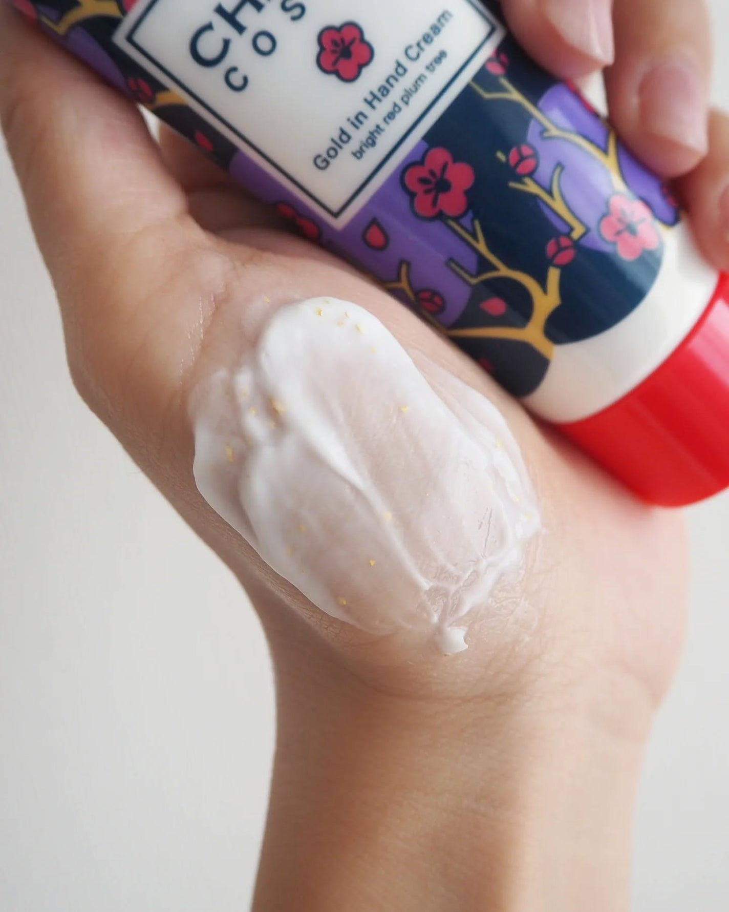 CHAYA cosme ゴールドインハンドクリーム紅い梅の香り/CHAYA cosme/ハンドクリームを使ったクチコミ(3枚目)