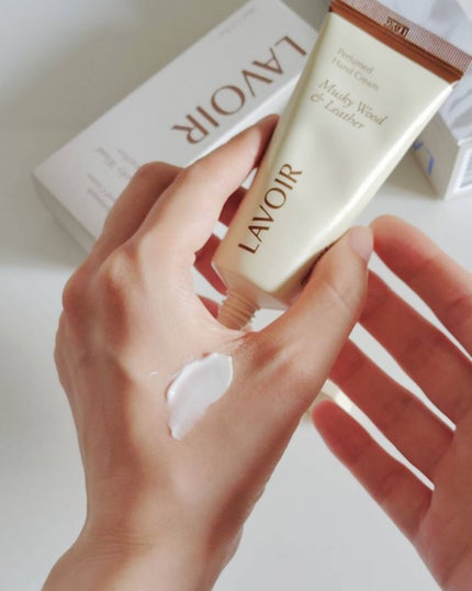 パフュームハンドクリーム ムスキーウッド&レザー/LAVOIR/ハンドクリームを使ったクチコミ(3枚目)