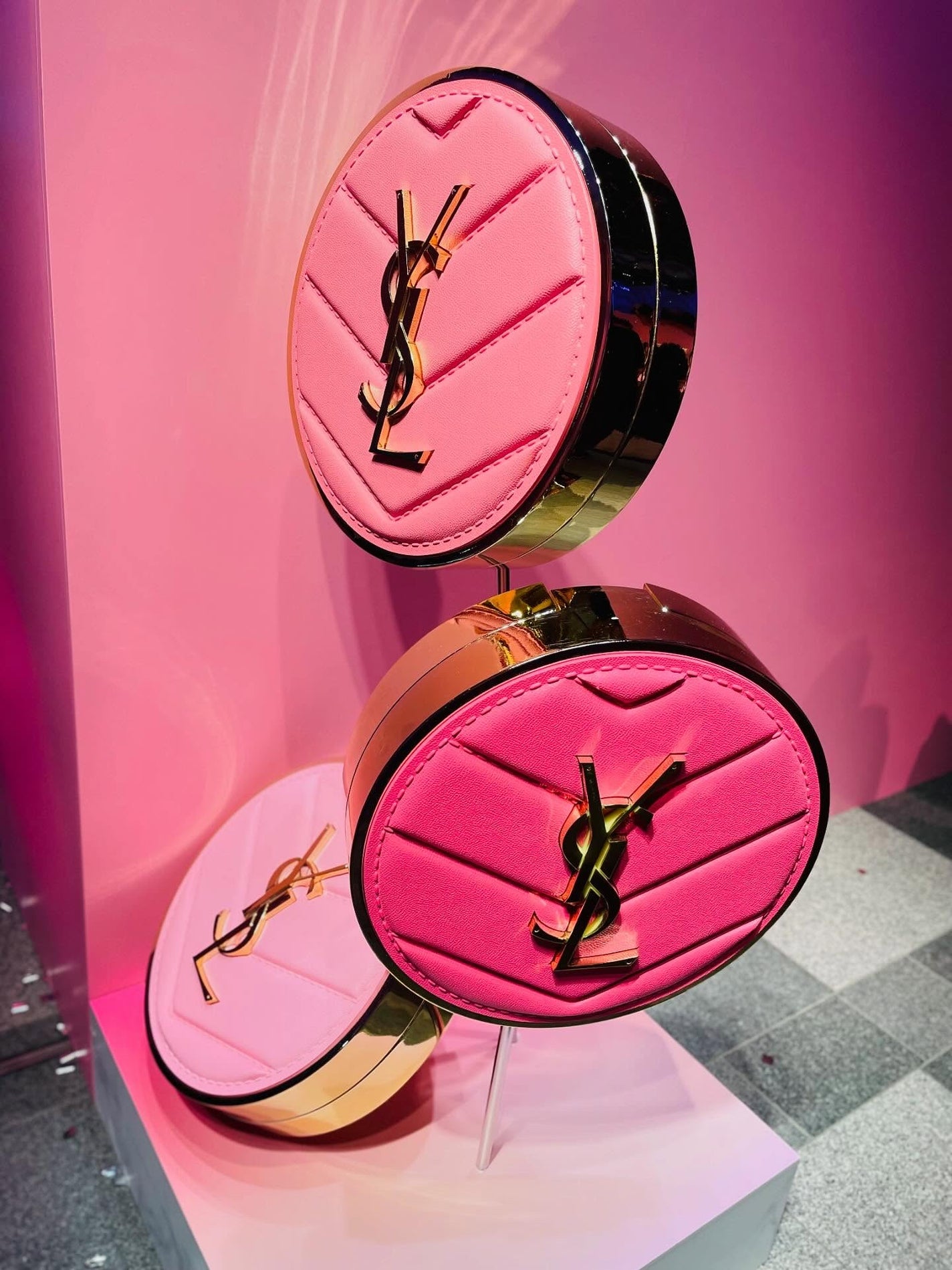 AZ on LIPS 「「YSLBEAUTYLOVEGAMETOKYOUNDERGRO..」(4枚目)