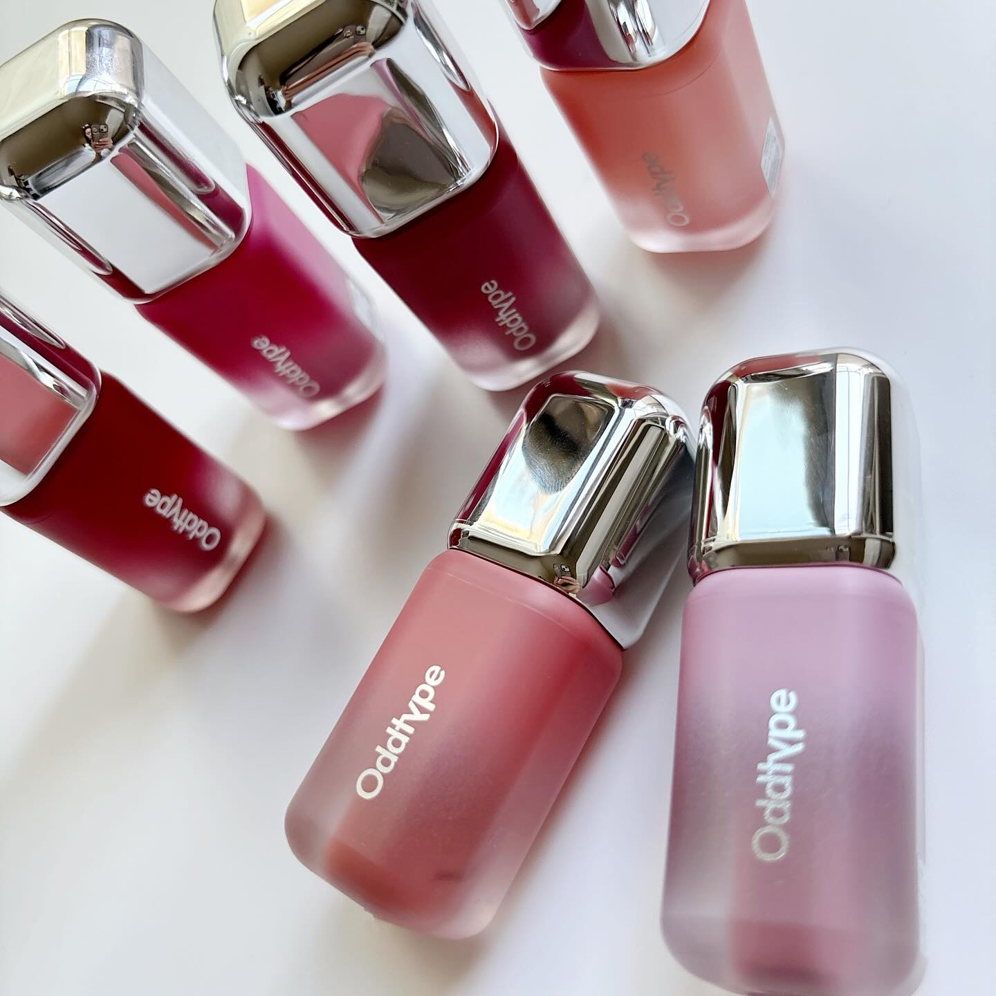 ・
ODD TYPE ( @oddtype_jp )
LDK雑誌にて2025年ベスト商品として選ばれた
バルーンティントをご紹介🤍🤍

▶︎ #アンシーンバルーンティント 3g / 2,585円(税込)

“風船のようにぷるんとしたツヤ