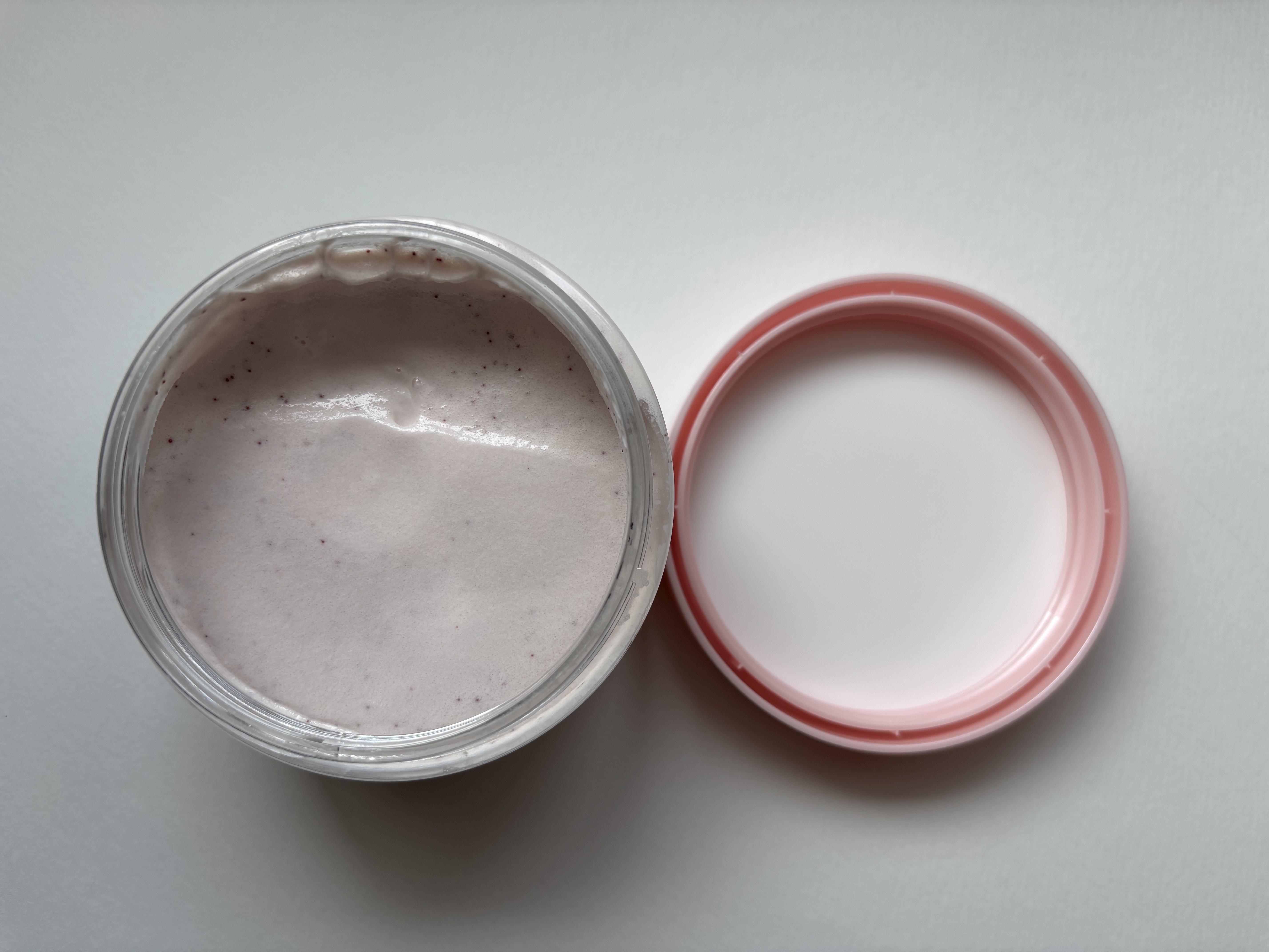 ダヴ ふわとろクリーミースクラブ ザクロ＆シアバター/ダヴ/ボディスクラブを使ったクチコミ（2枚目）