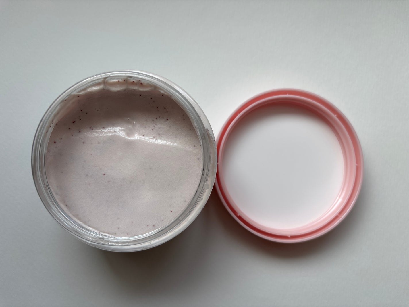 ダヴ ふわとろクリーミースクラブ ザクロ&シアバター/ダヴ/ボディスクラブを使ったクチコミ(2枚目)