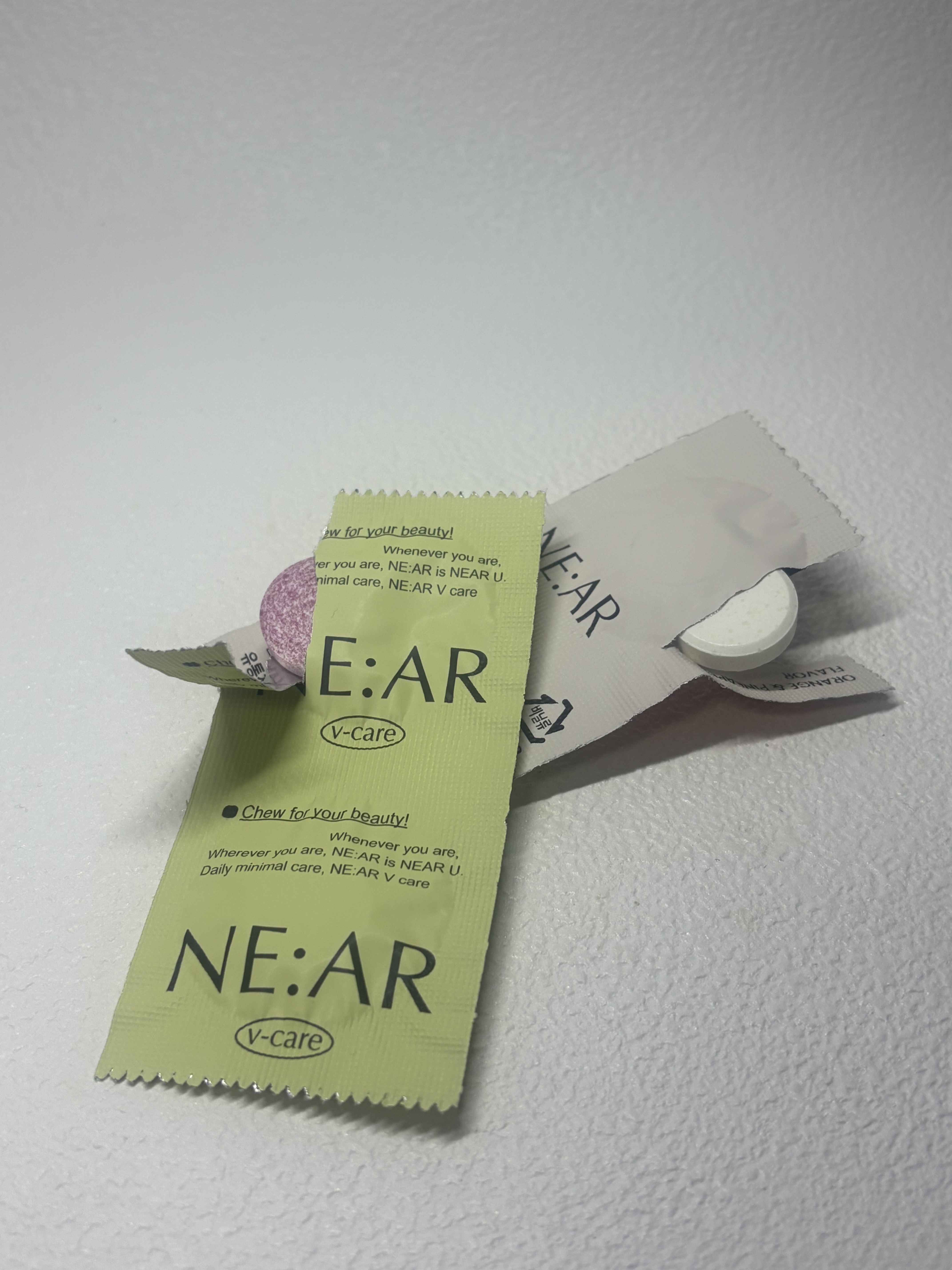 NE:ARニアル　ニアル　Vケアと
ピュアコラーゲン

以前何かのイベントで
サンプルとして入っていたもの
憲法録として。

タブレット型のサプリ
今回はVcareとコラーゲン

水なしで簡単に摂取できるのでお手軽
摂取目安通りだと７日で
