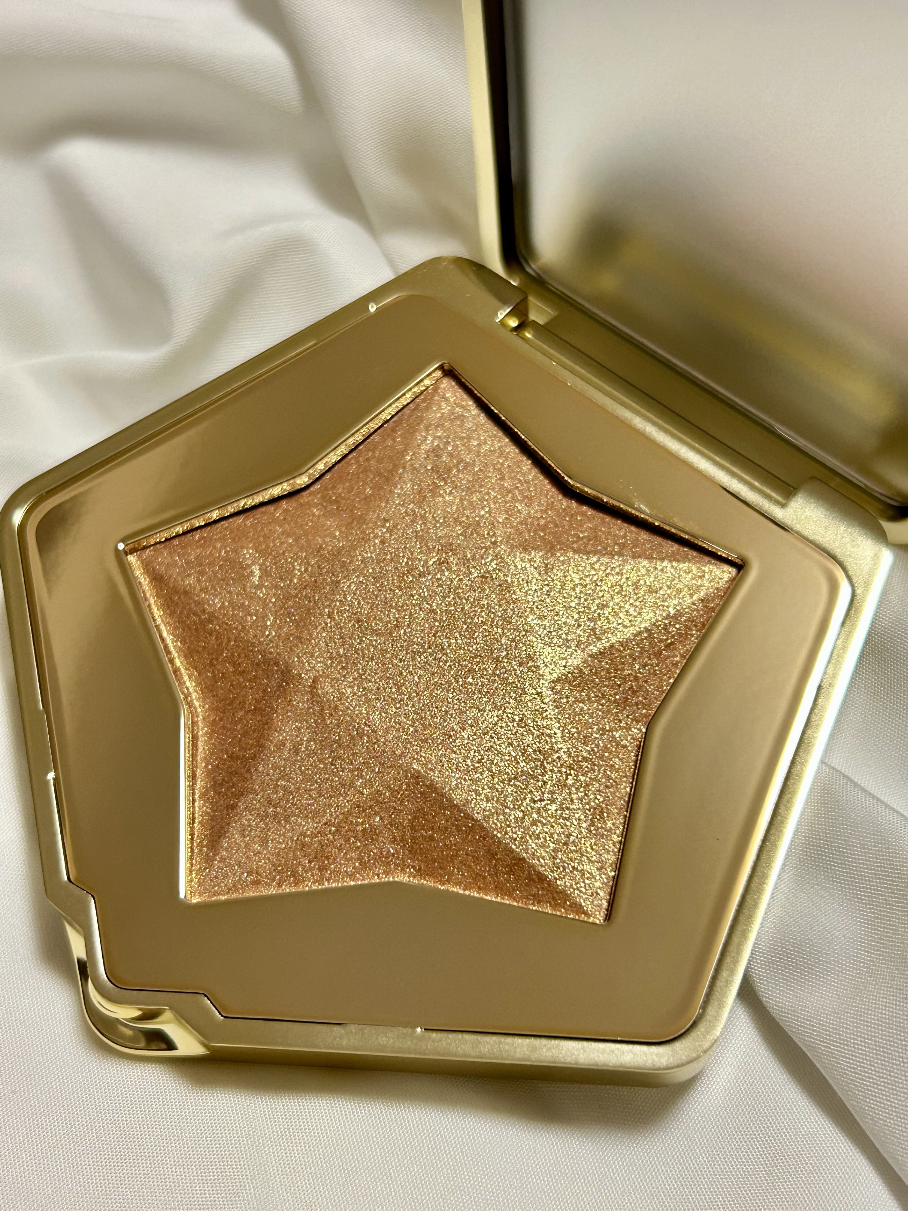 スターダストダイヤモンドハイライトパウダー/PERFECT DIARY/パウダーハイライトを使ったクチコミ（2枚目）