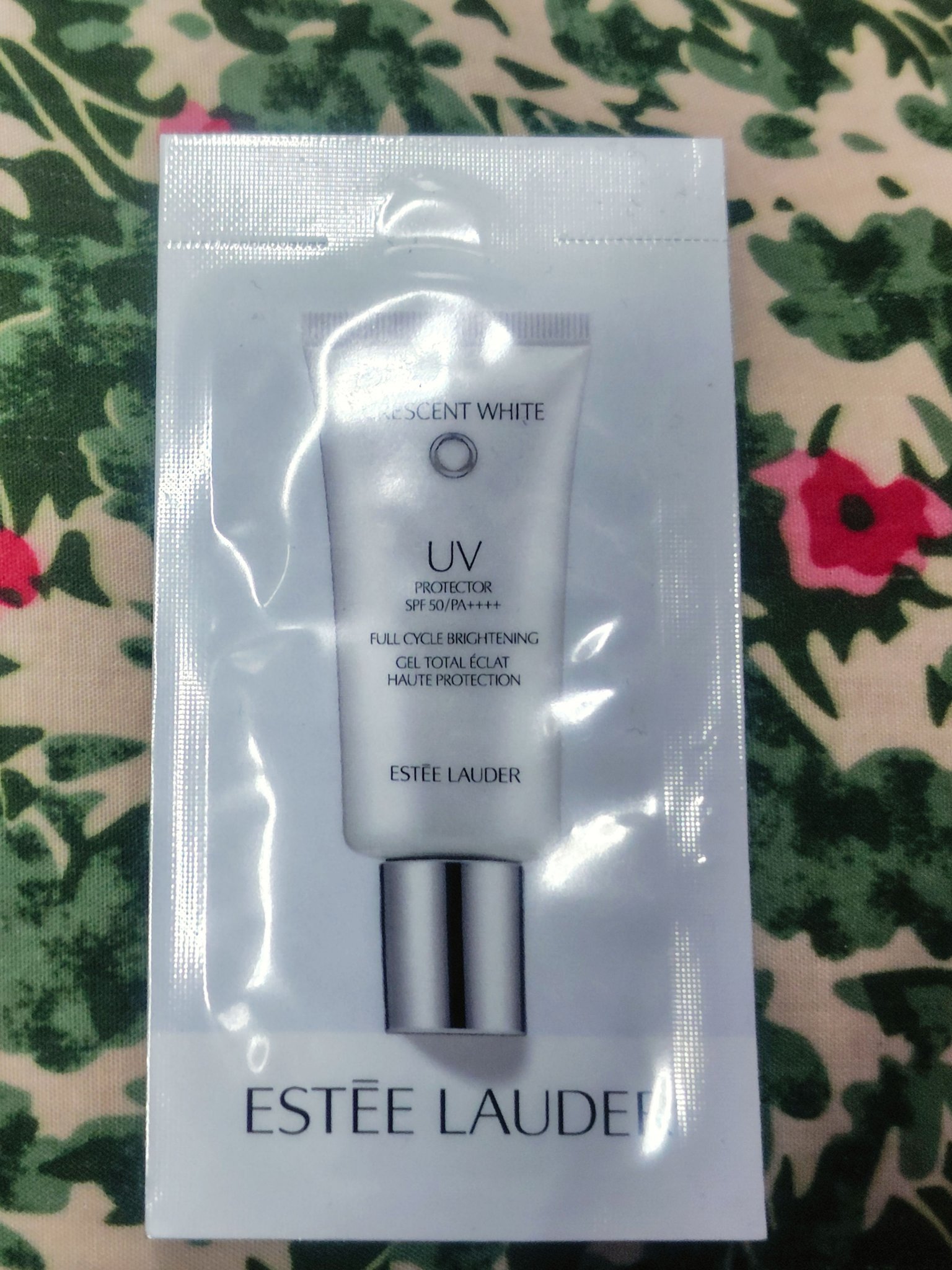 エスティローダー クレッセント ホワイト UV ベース 試してみたクレッセント ホワイト UV プロテクター ESTEE LAUDERの
