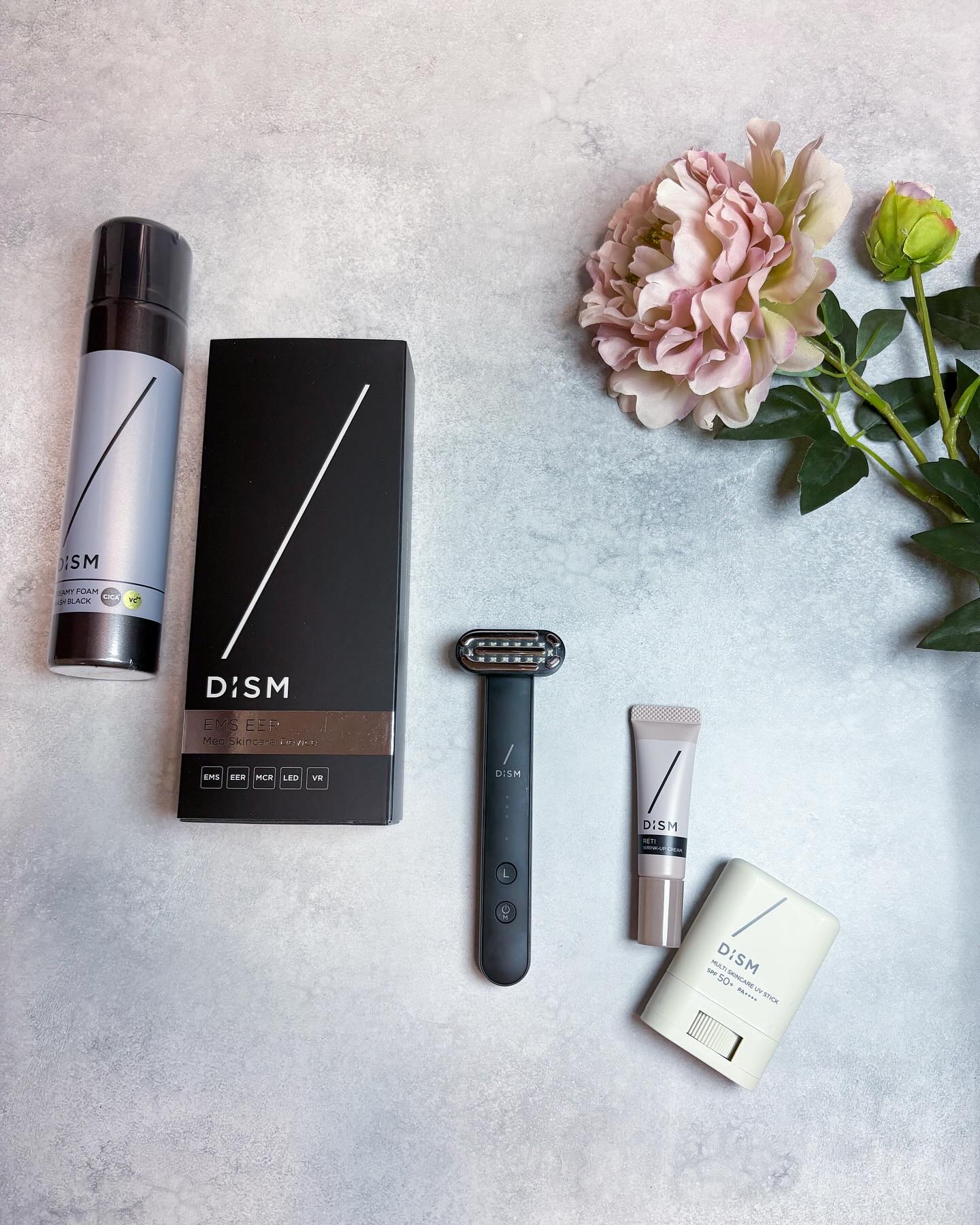 ⁡
⁡
⁡⁡
手のひらサイズのコンパクトな美顔器といえばDISM！
⁡
⁡
リフト×浸透うるおいケアが一度に出来る大人気の美顔器🌹💕✨
⁡
DISM 
EMS EER メディスキンケアデバイス
⁡
⁡
⁡
最近お風呂上がりに使ってるよ〜