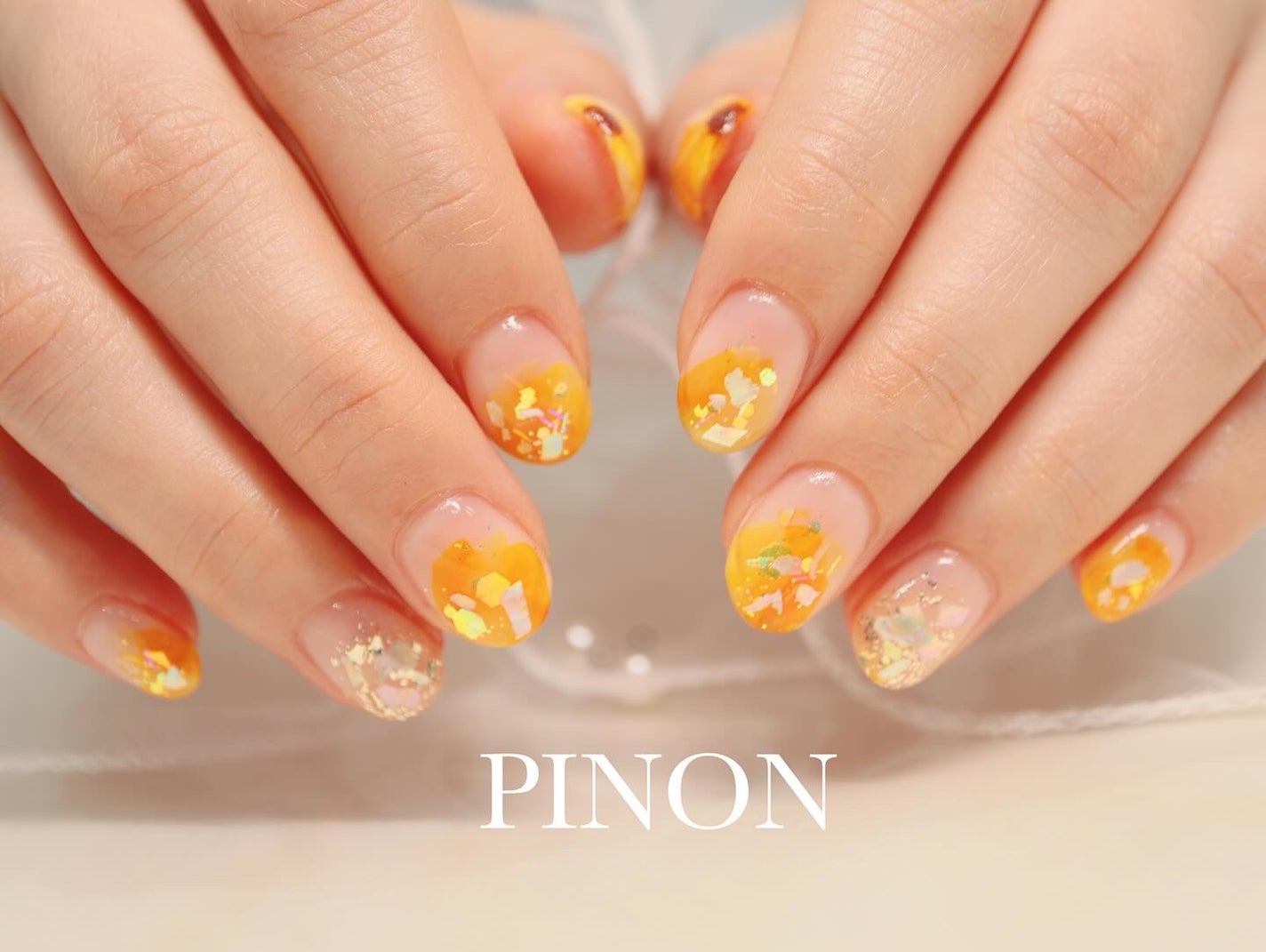 shino on LIPS 「simplecourse向日葵ネイル🌻キラキラホロで光が当たる..」(3枚目)