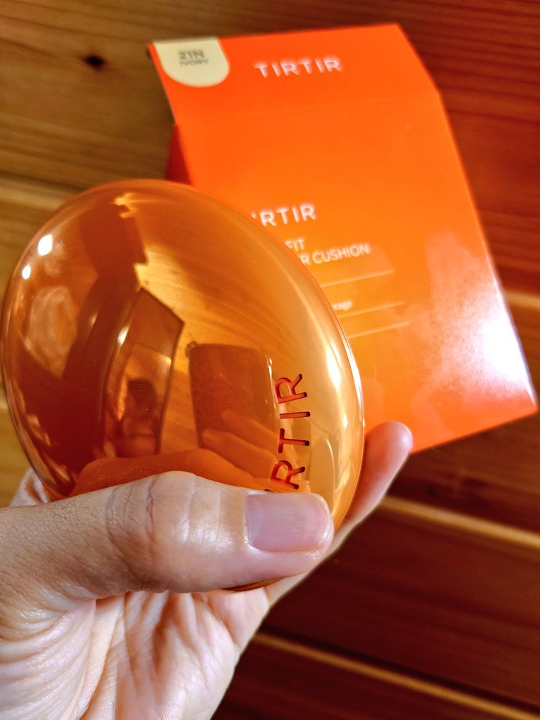 TIRTIR新作マスクフィット エーアイフィルタークッション最高すぎた〜🙌🙌🙌🙌🙌🙌🙌🙌🙌

名前の通りAIフィルターです！
粗が隠れる隠れる😆

あと、汗かいてもまじで崩れない！
これはTIRTIRさすがです、、、

