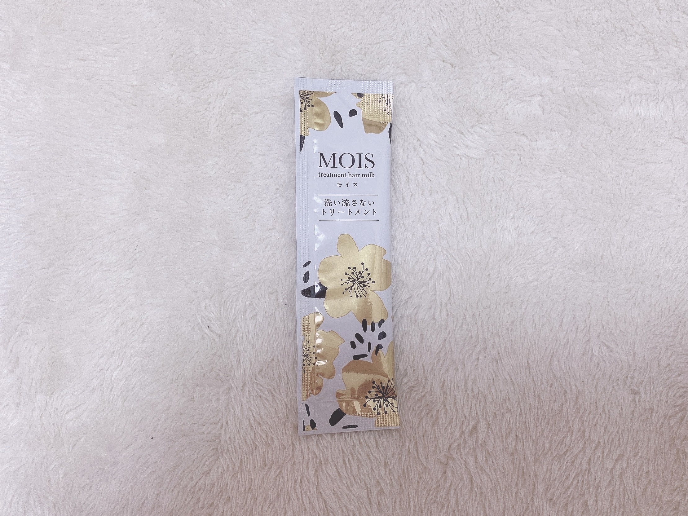 ＿＿＿♥

モイス トリートメント ヘアミルク

アメニティにあった洗い流さないトリートメントです🐇🌷

透明感のある乳白色のジェルタイプで髪の毛につけやすかったです❢

私の髪の長さには少し多くて乾くのも若干遅くなりましたが、サラサラ