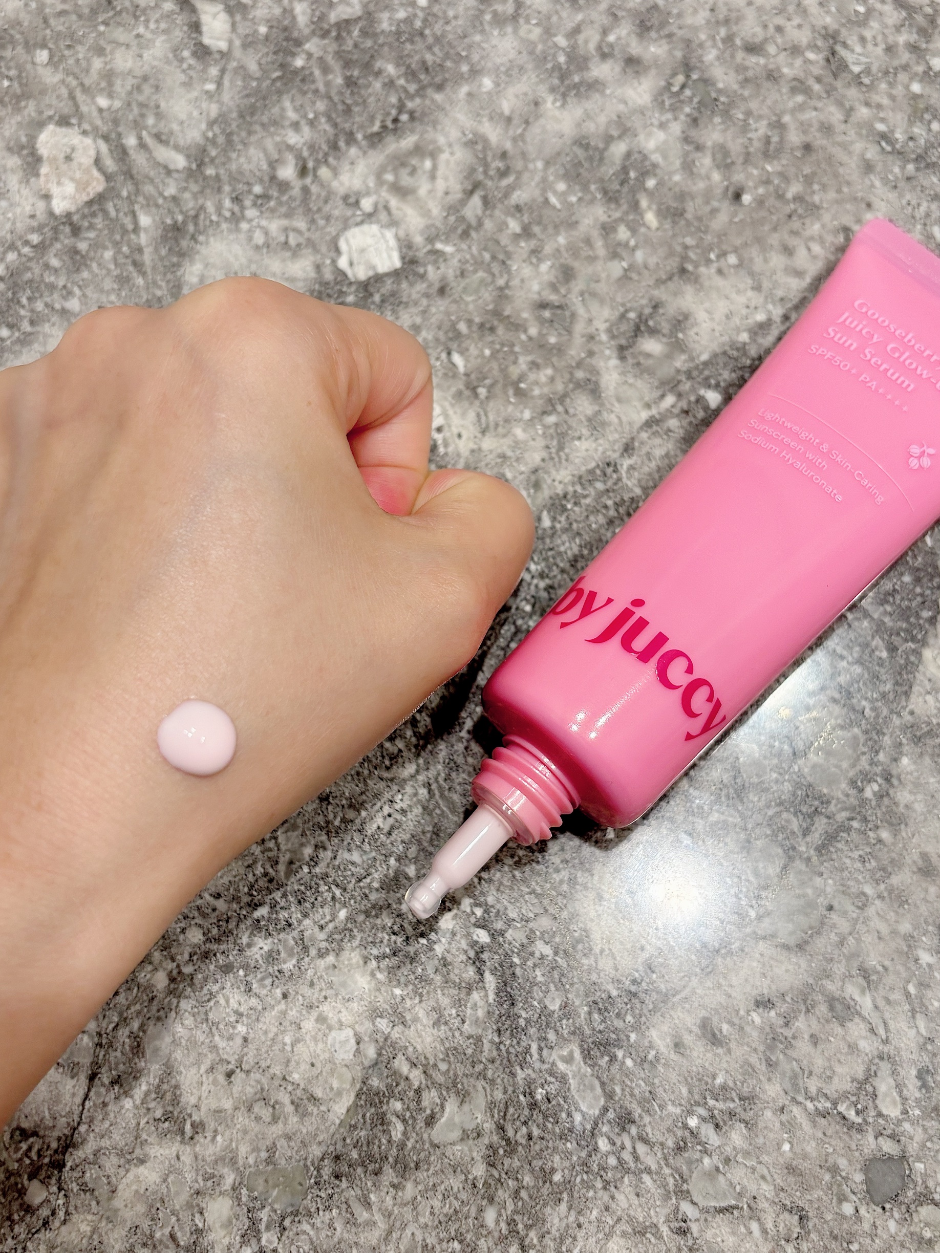 Gooseberry Juicy Glow-up Sun Serum/By Juccy/日焼け止めミルクを使ったクチコミ（2枚目）