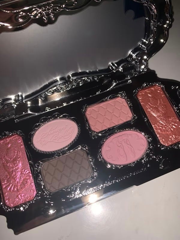 るい on LIPS 「FLOWERKNOWSスワンバレエシリーズ🩰アイシャドウパレッ..」(1枚目)